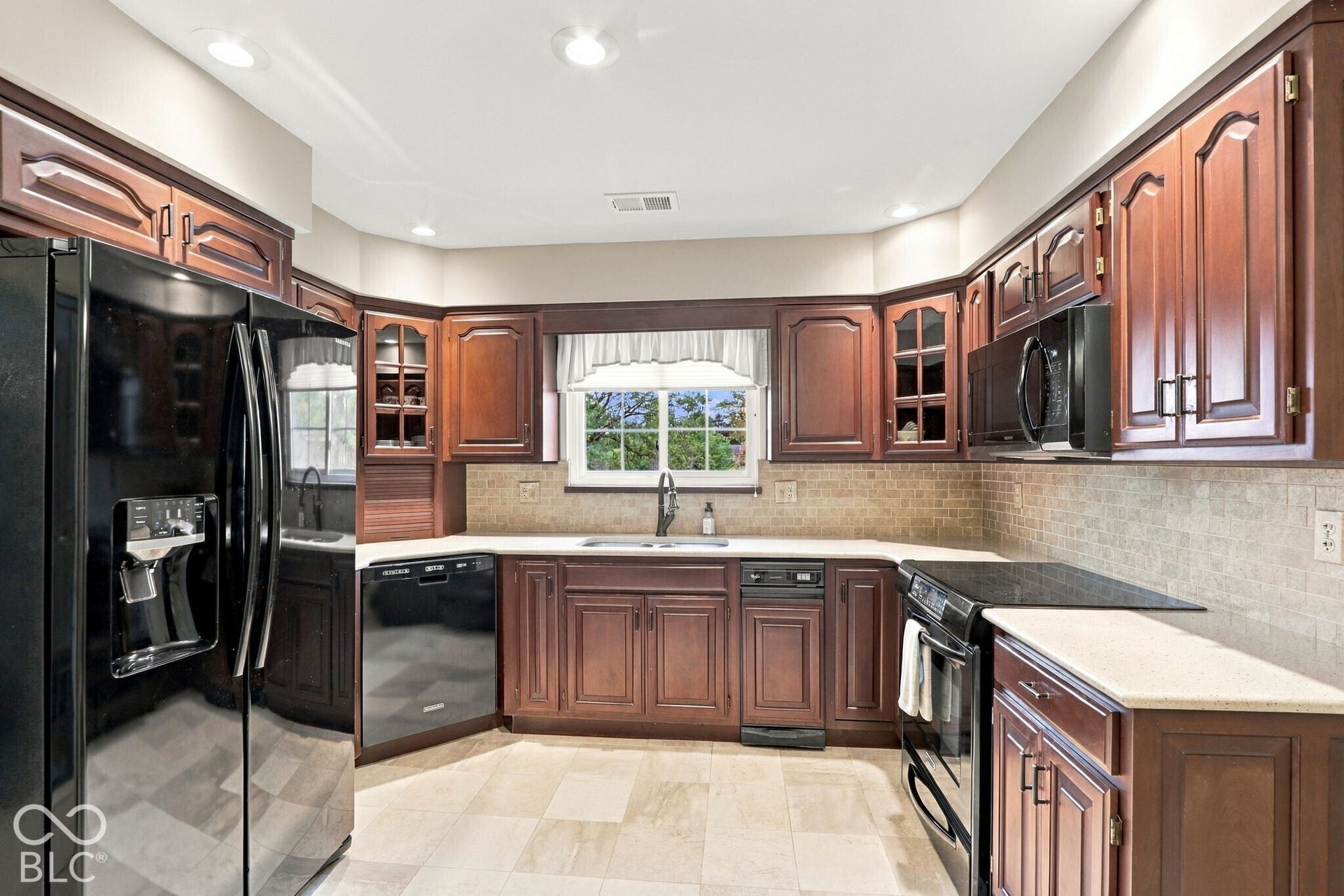 Good prep space for all of your cooking