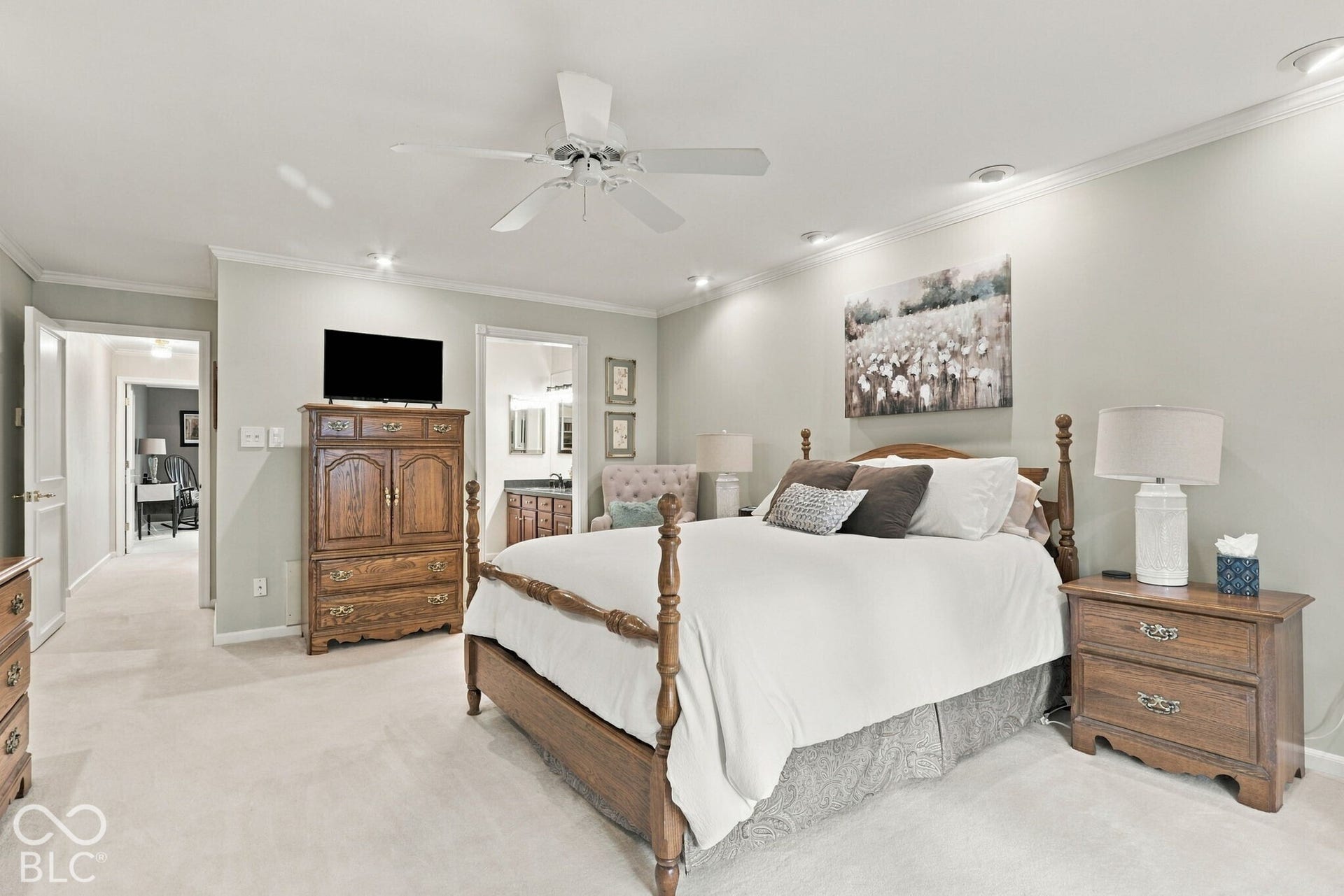 Neutral walls and beautiful white carpet
