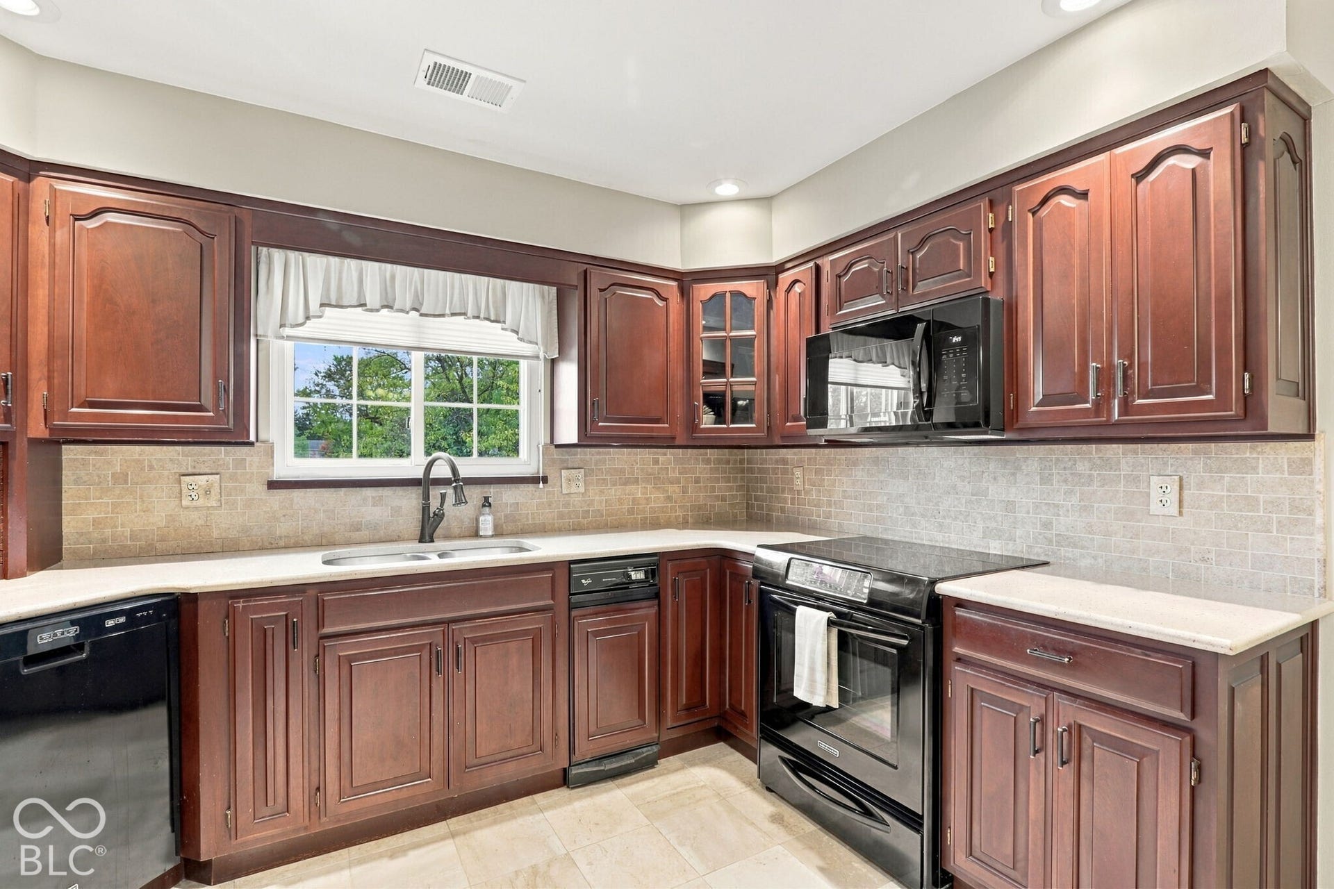 Recessed lighting for a brighter area.