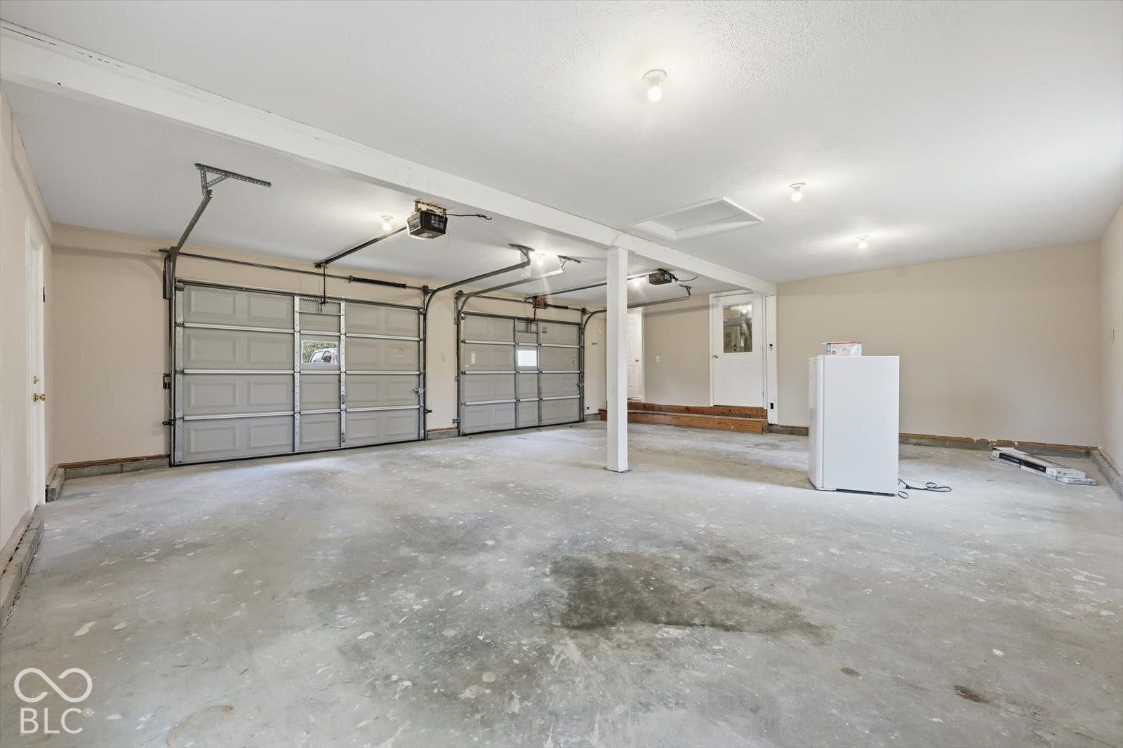 8727 W 800 Road N, Indianapolis, IN 46259 8727 W 800 Road N, Indianapolis, IN 46259