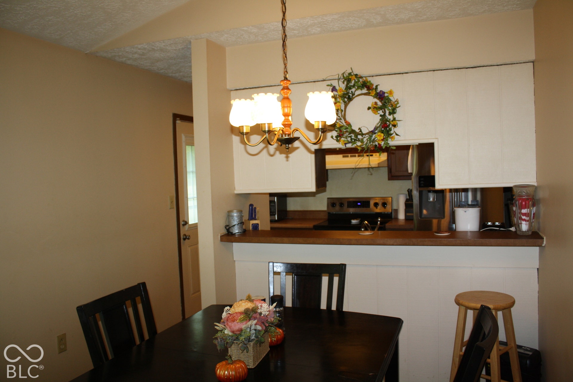 Dining room looking towards the kitchen
