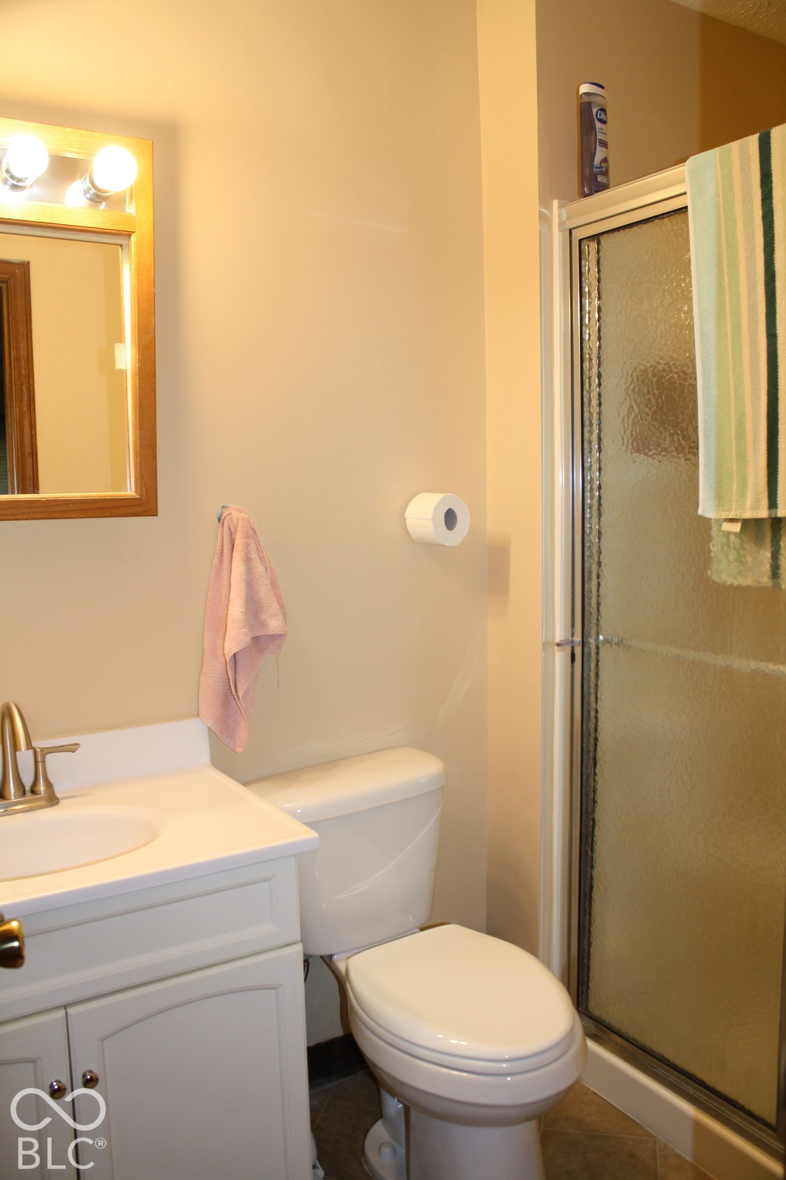 Hallway full bath