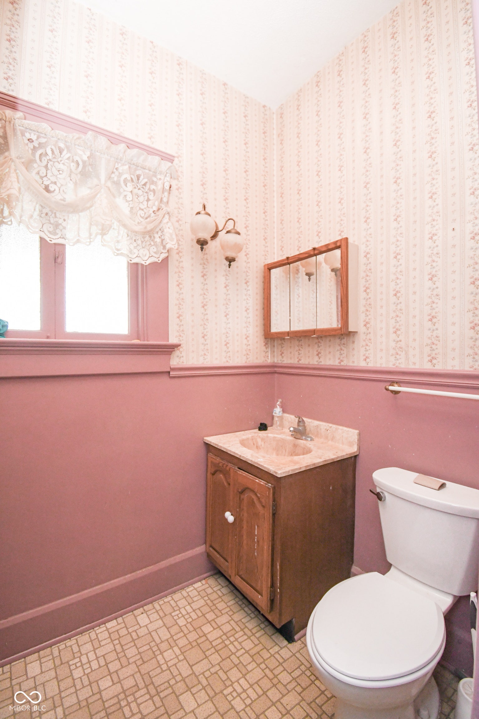 718 S Walnut Street, Seymour, IN 47274
