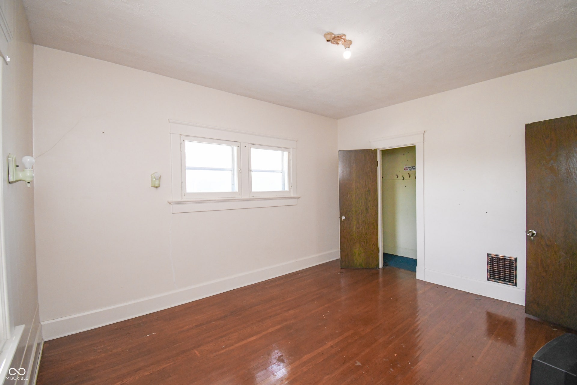 718 S Walnut Street, Seymour, IN 47274