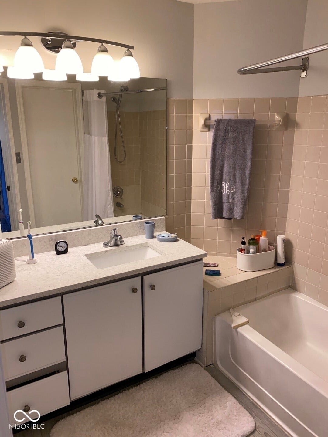 7717 Harbour Isle, Indianapolis, IN 46240