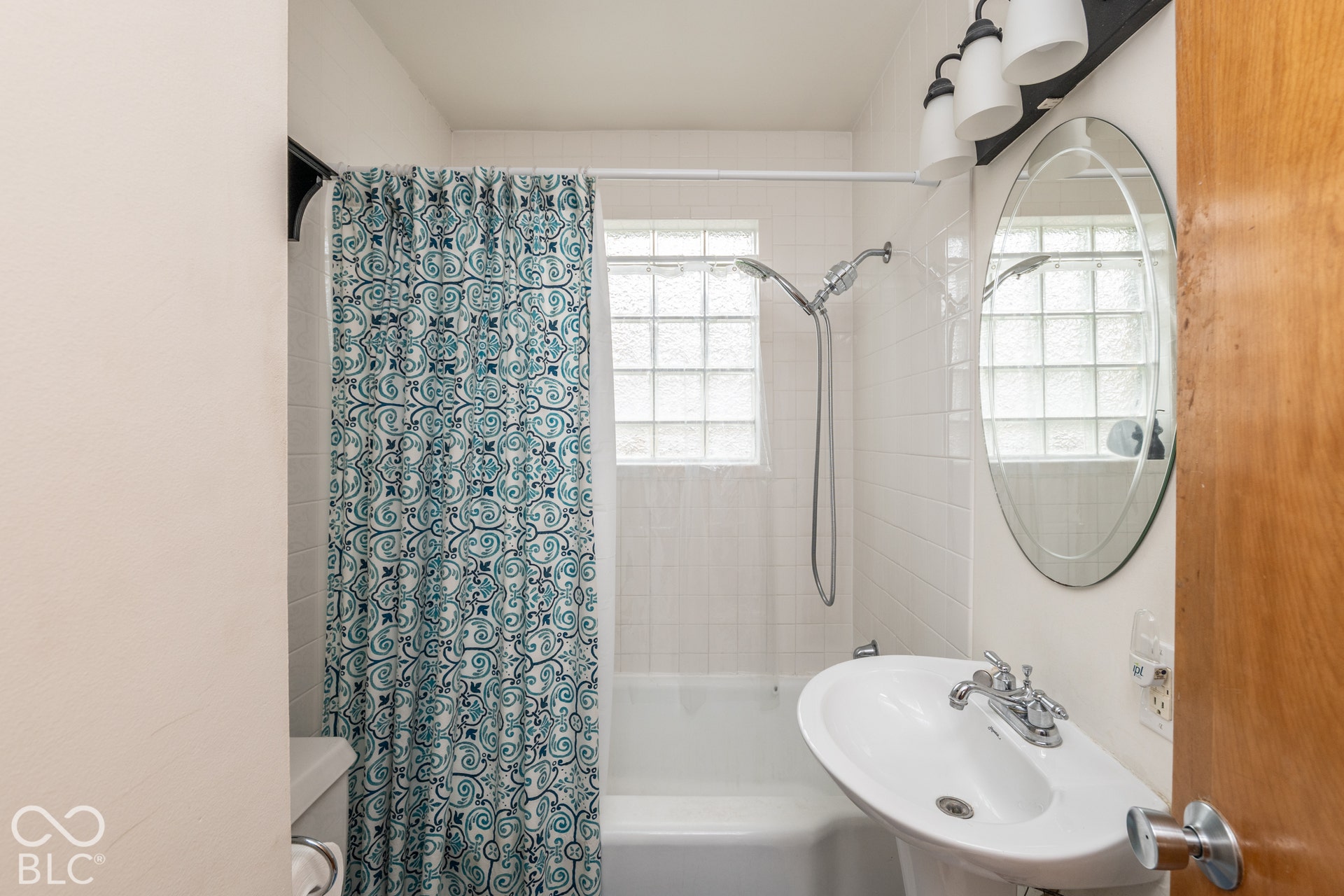 6156 Oak Avenue, Indianapolis, IN 46219