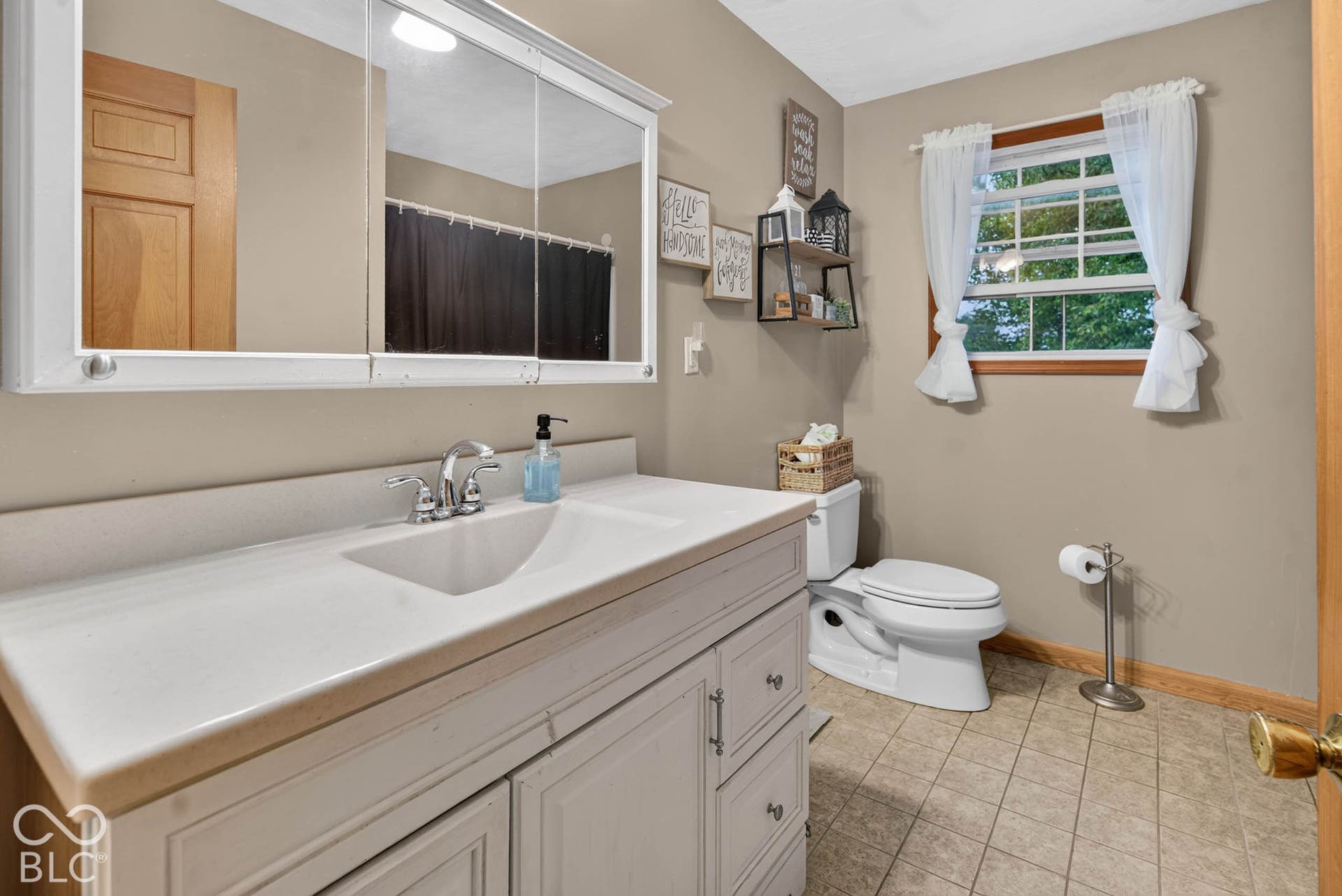 2nd Floor Full Bath