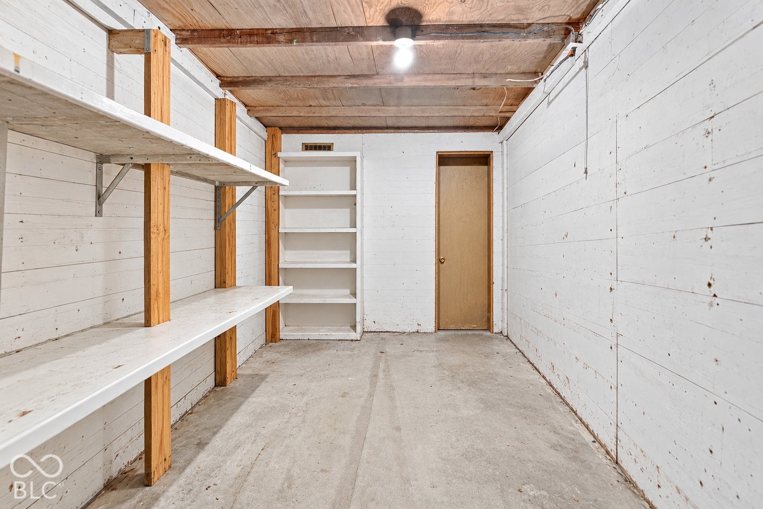 Additional storage room in between garage and apartment.