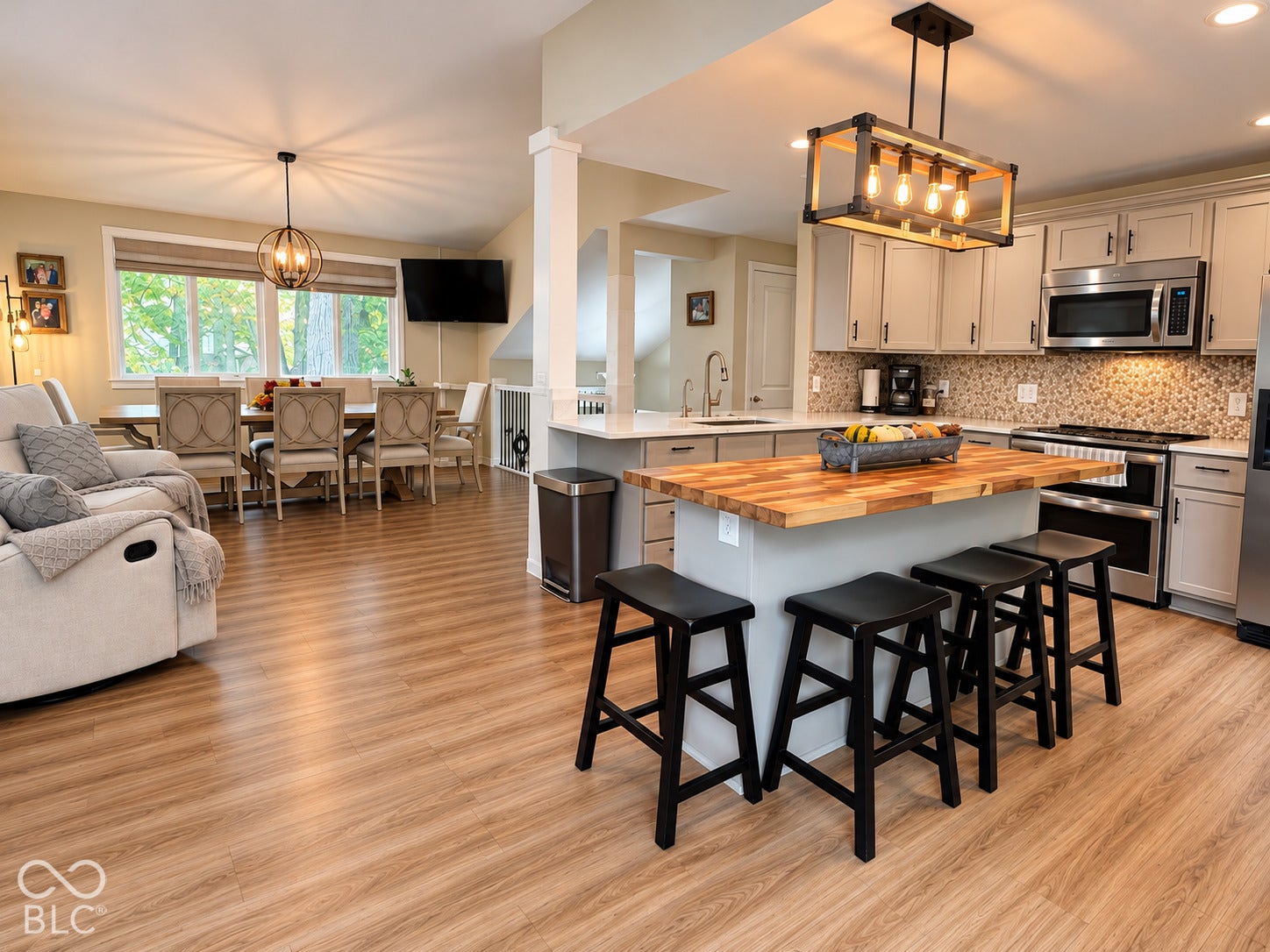 Living/Dining, current staging layout