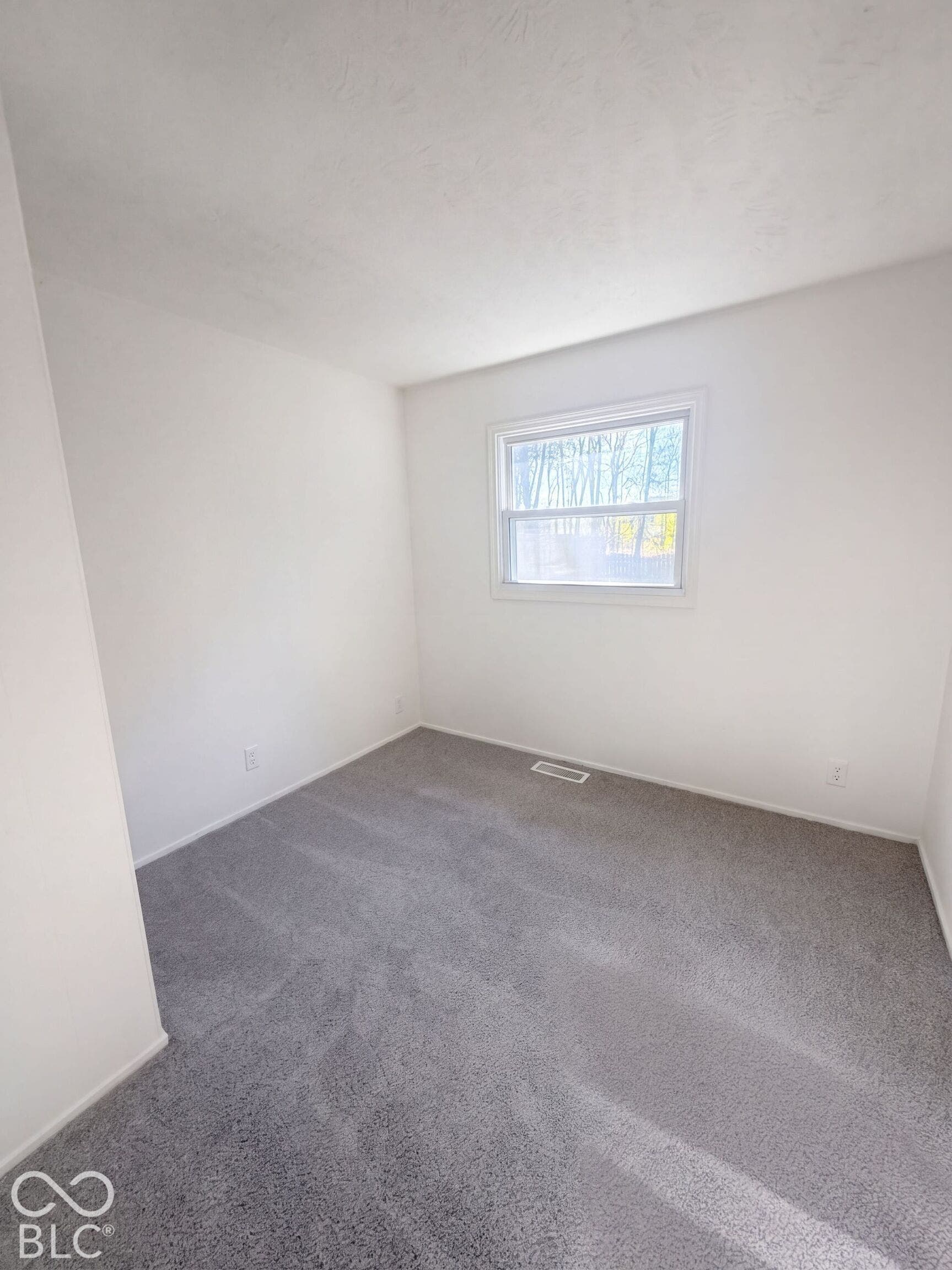 432 Southgate Drive, Greenwood, IN 46143 432 Southgate Drive, Greenwood, IN 46143