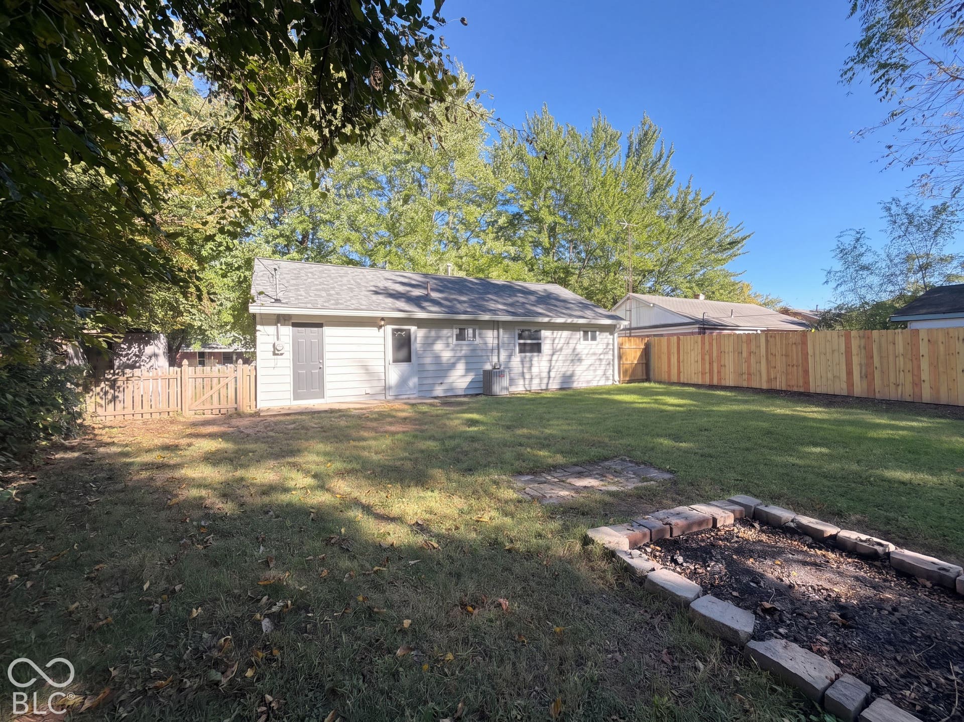 432 Southgate Drive, Greenwood, IN 46143 432 Southgate Drive, Greenwood, IN 46143