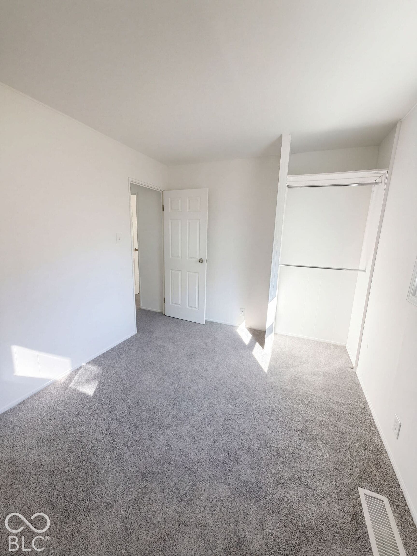 432 Southgate Drive, Greenwood, IN 46143 432 Southgate Drive, Greenwood, IN 46143