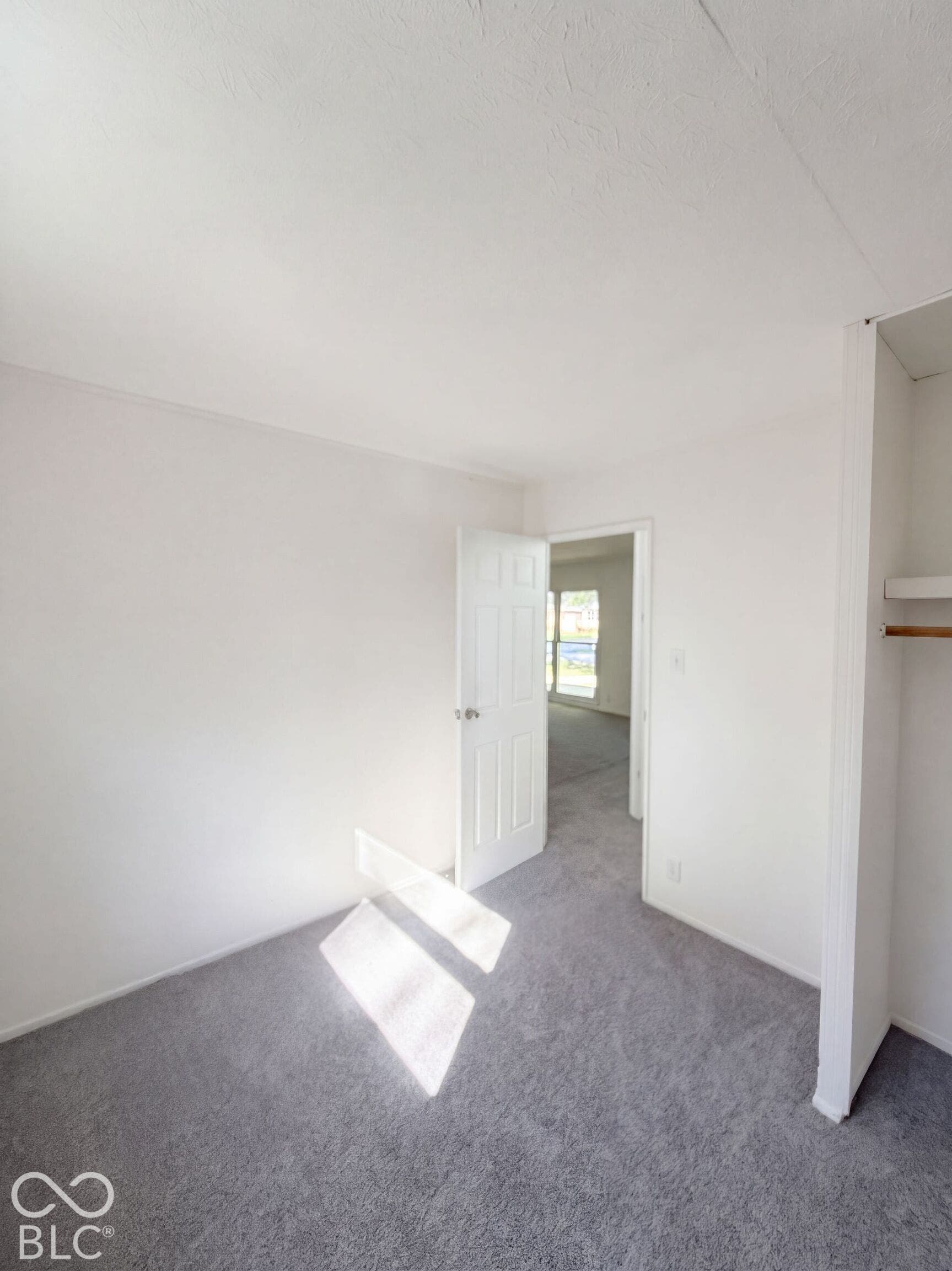 432 Southgate Drive, Greenwood, IN 46143 432 Southgate Drive, Greenwood, IN 46143