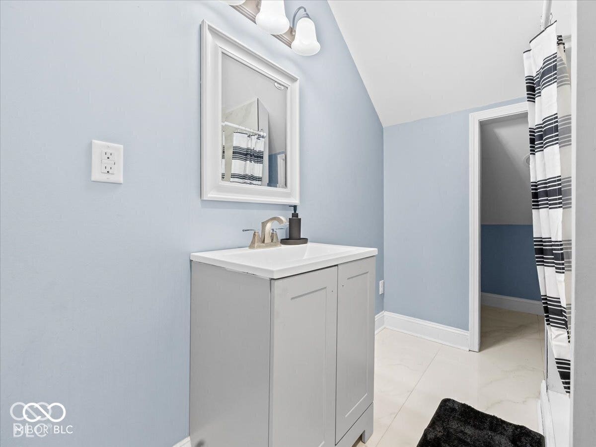 955 N Belleview Place, Indianapolis, IN 46222