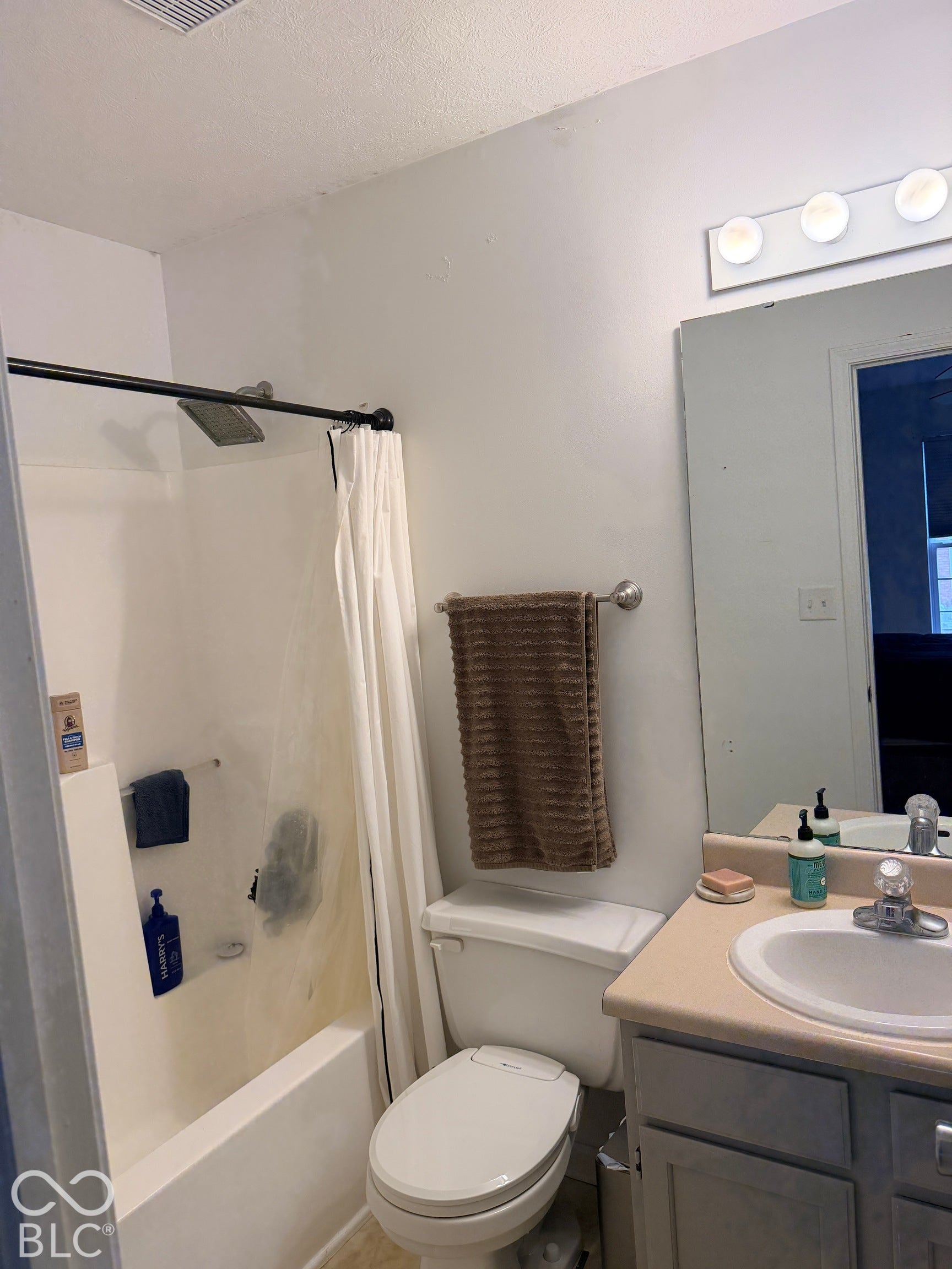 Primary bath with tub/shower combo