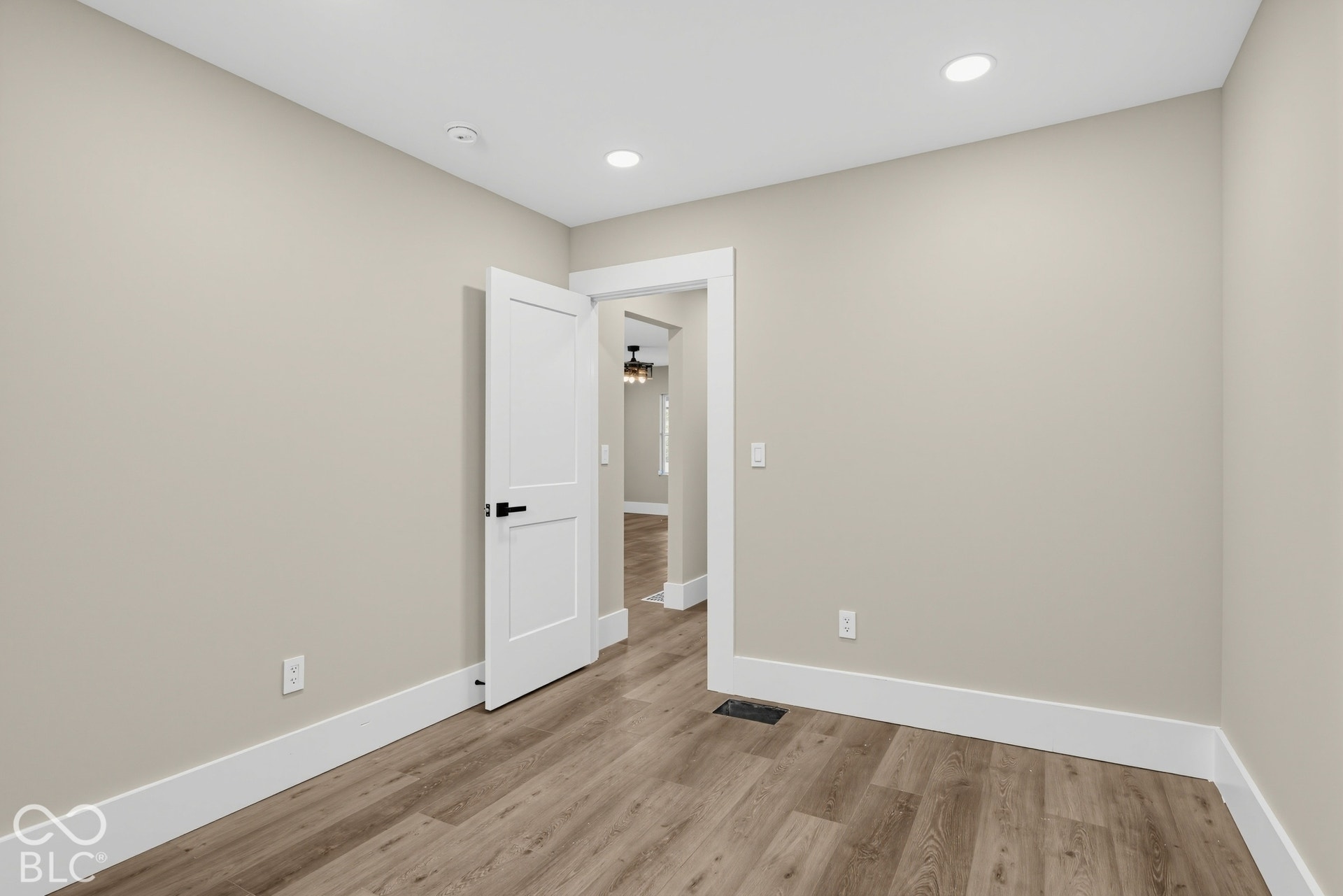 921 N Emerson Avenue, Indianapolis, IN 46219