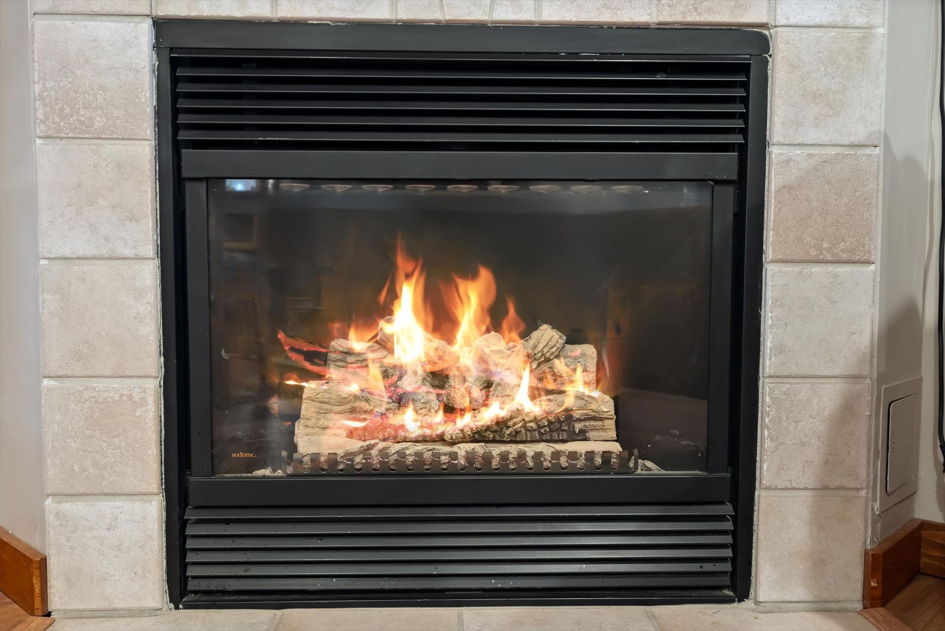 Gas fireplace