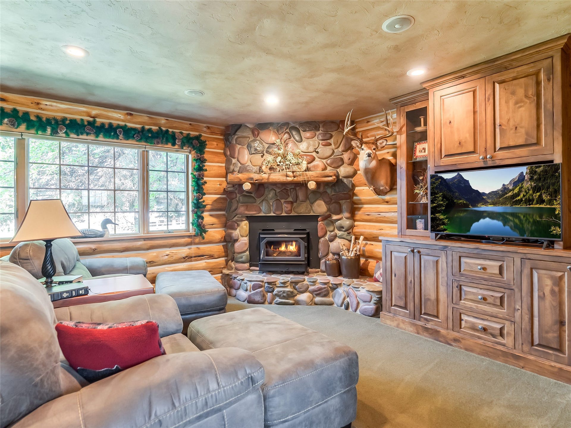 556 Windy Acres Drive, Columbia Falls, MT 59912 Main Home Library