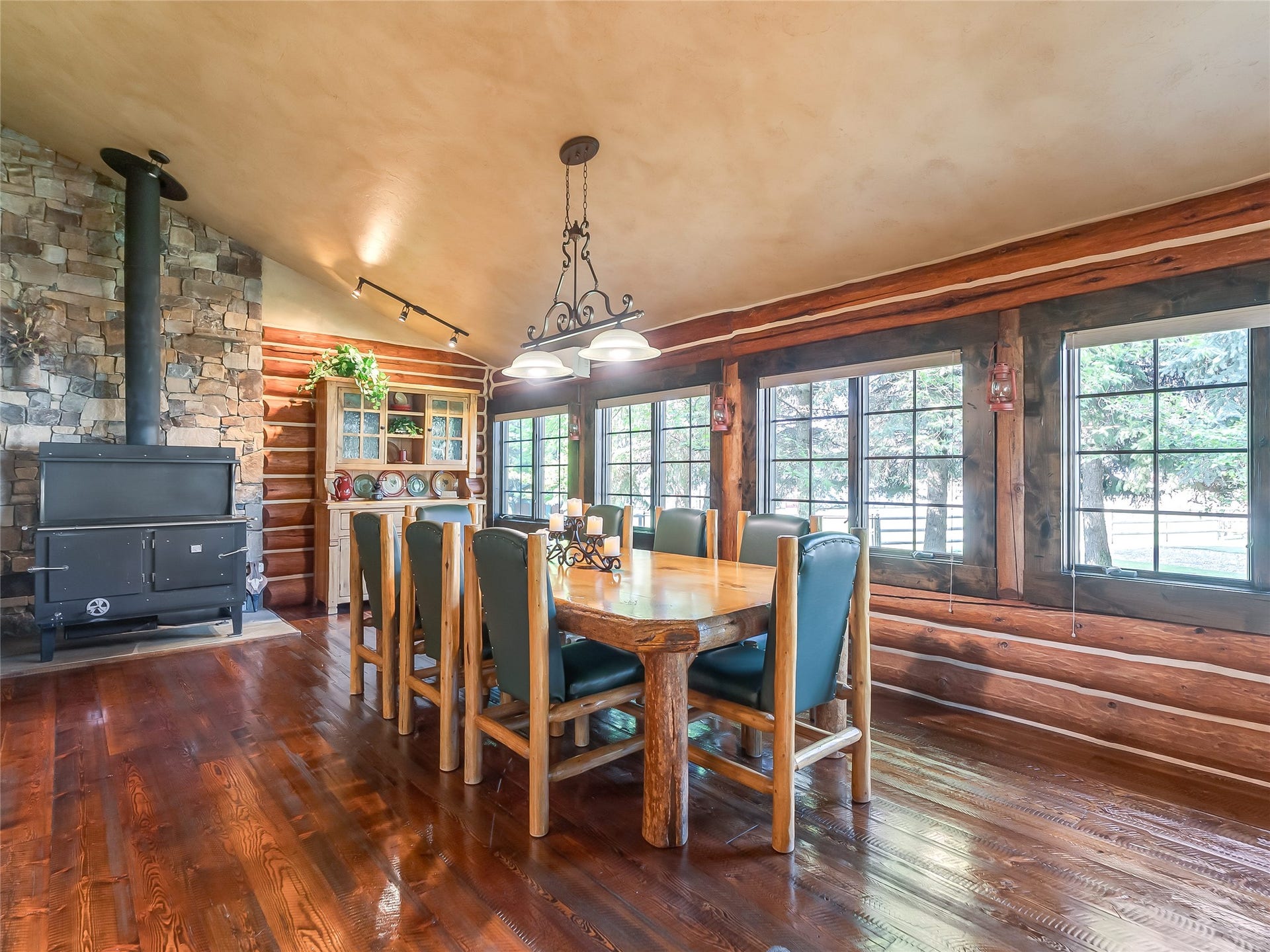 556 Windy Acres Drive, Columbia Falls, MT 59912 Main Home Dining Room