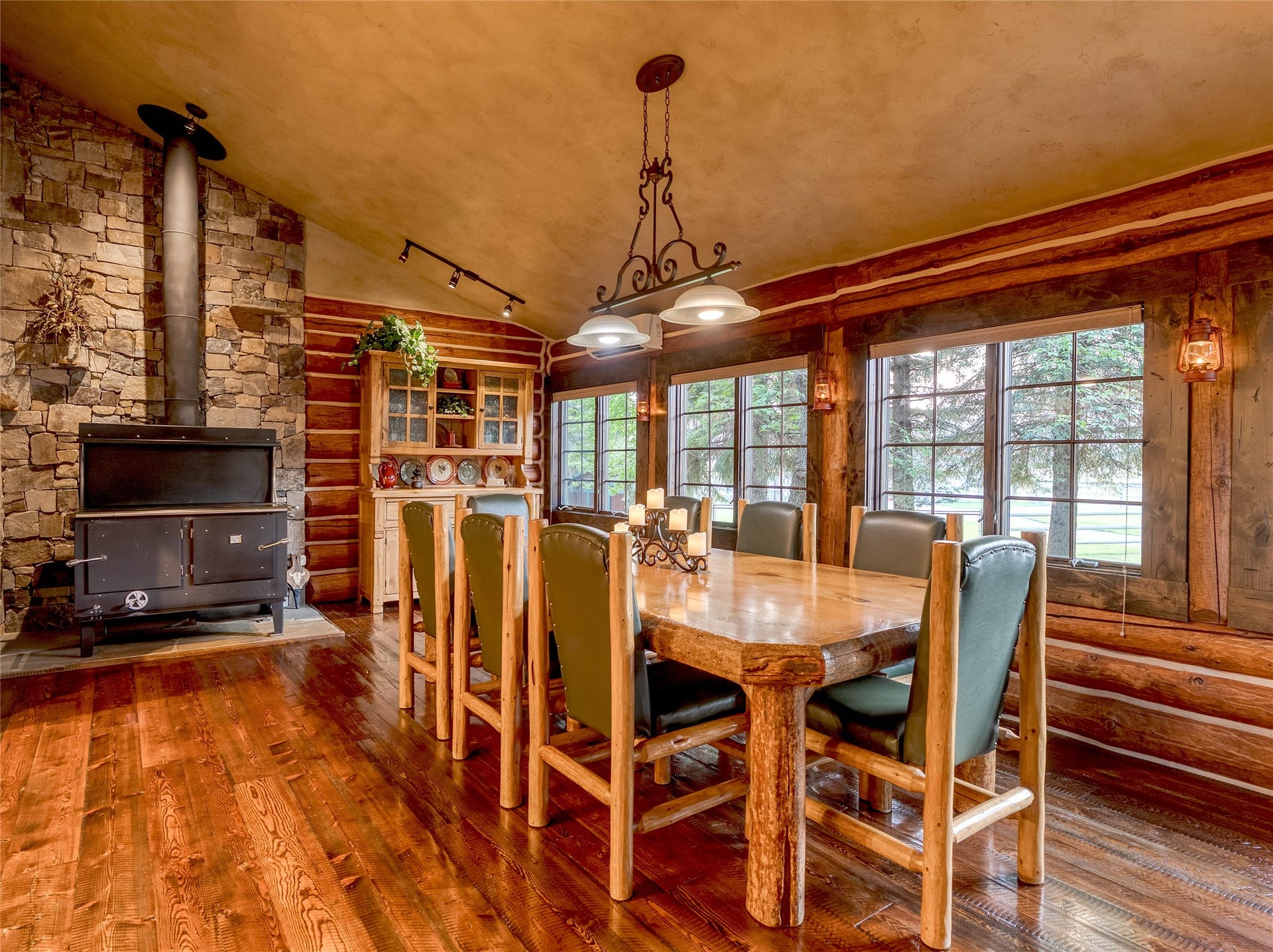 556 Windy Acres Drive, Columbia Falls, MT 59912 Main Home Dining Room