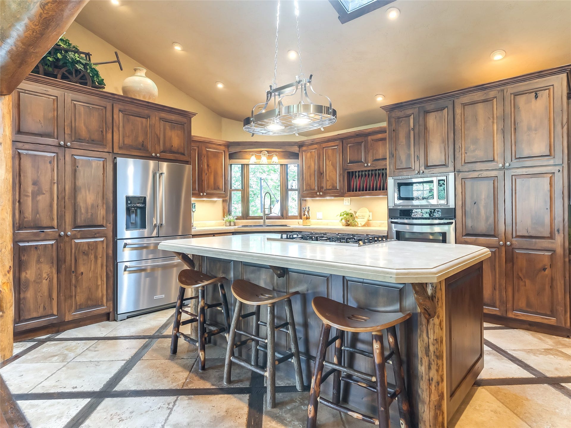 556 Windy Acres Drive, Columbia Falls, MT 59912 Main Home Kitchen