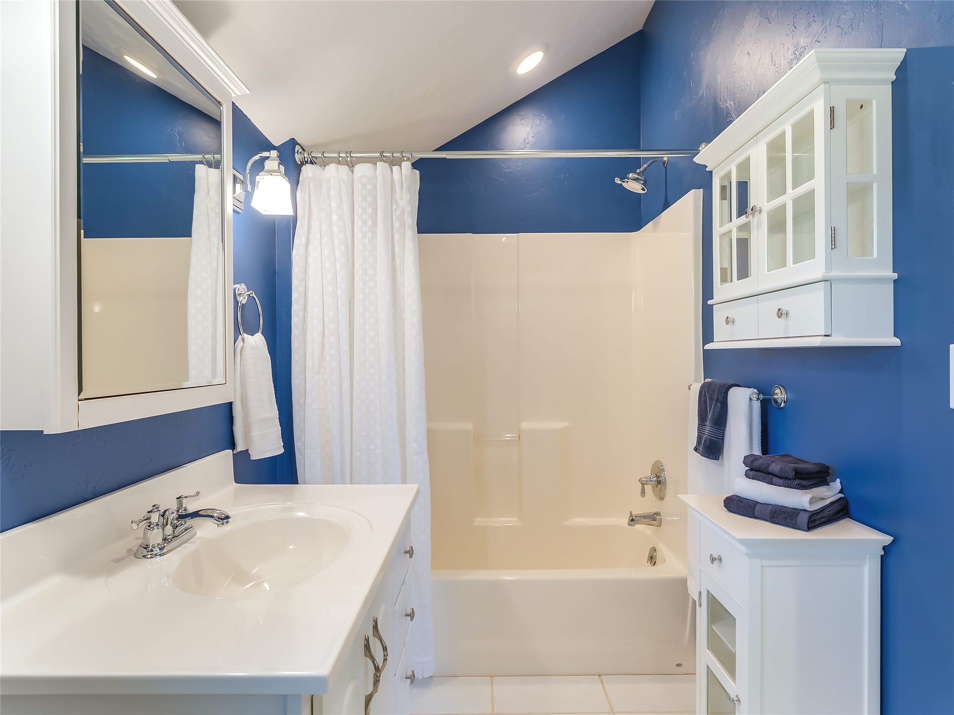 556 Windy Acres Drive, Columbia Falls, MT 59912 Main Home Upper Bath