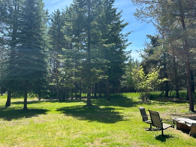 72 Pilots Trail, Bigfork, MT 59911 Lots of room for entertainment.