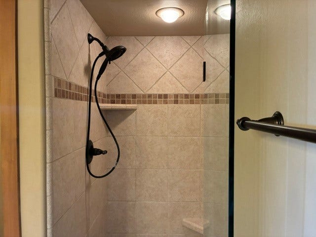 68 Bay Harbor Drive, Bigfork, MT 59911 Shower for 3