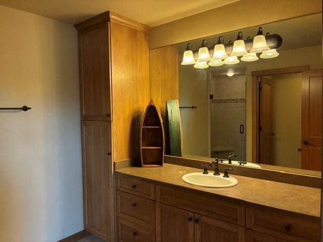 68 Bay Harbor Drive, Bigfork, MT 59911 Bath 3