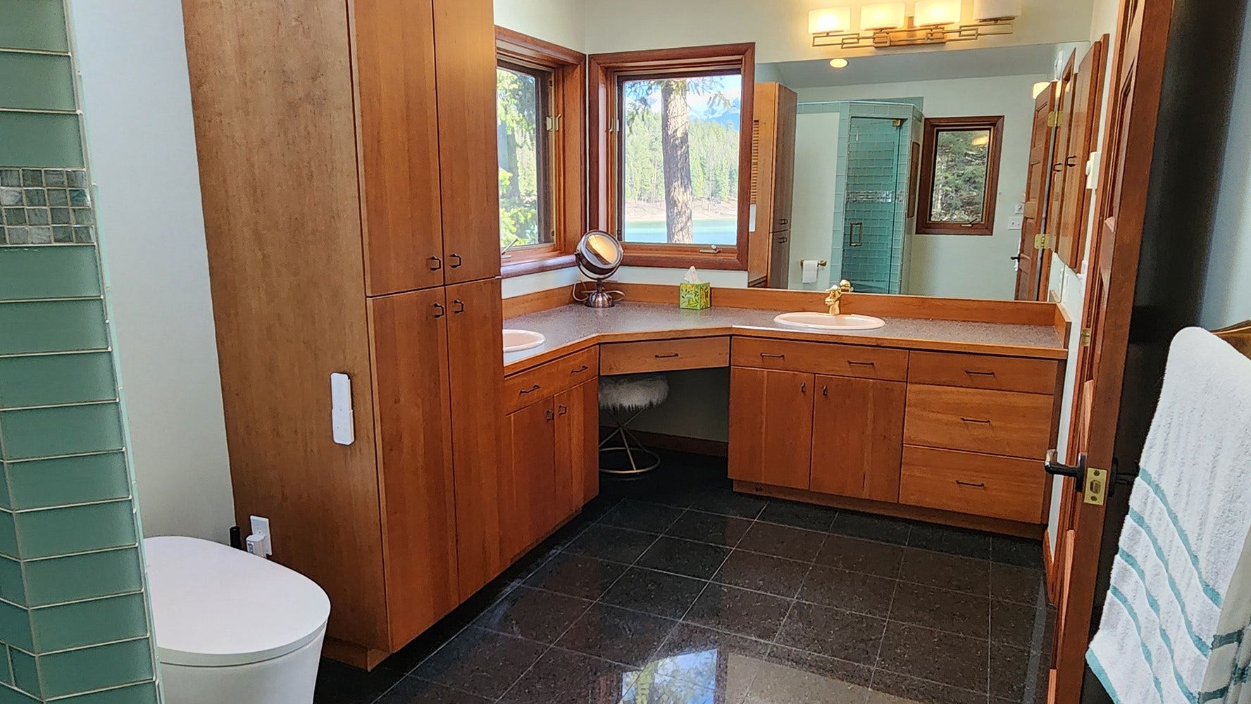 989 Lake Of The Woods Lane, Bigfork, MT 59911