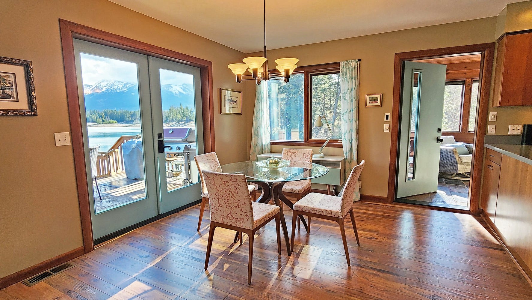 989 Lake Of The Woods Lane, Bigfork, MT 59911