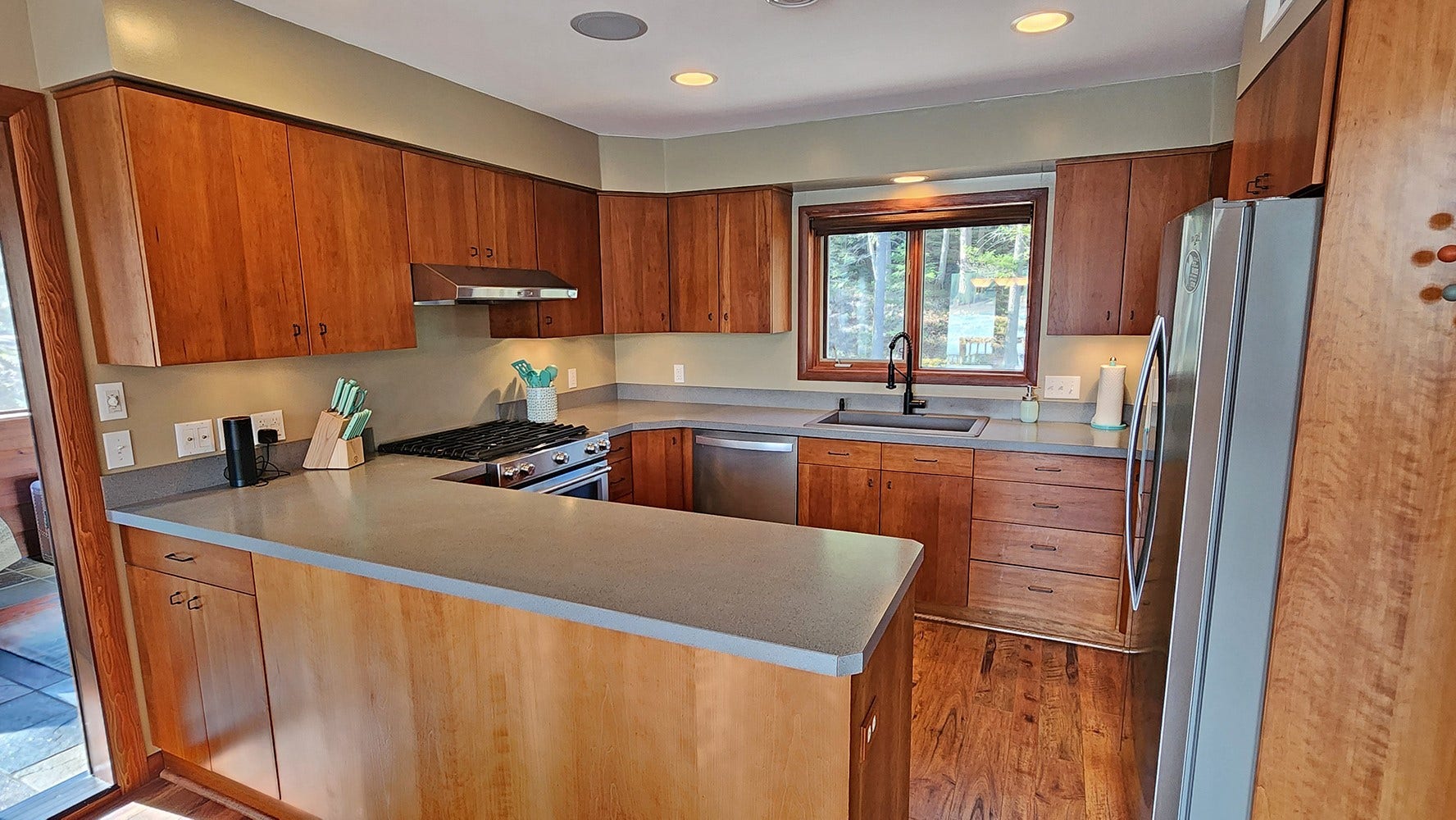 989 Lake Of The Woods Lane, Bigfork, MT 59911