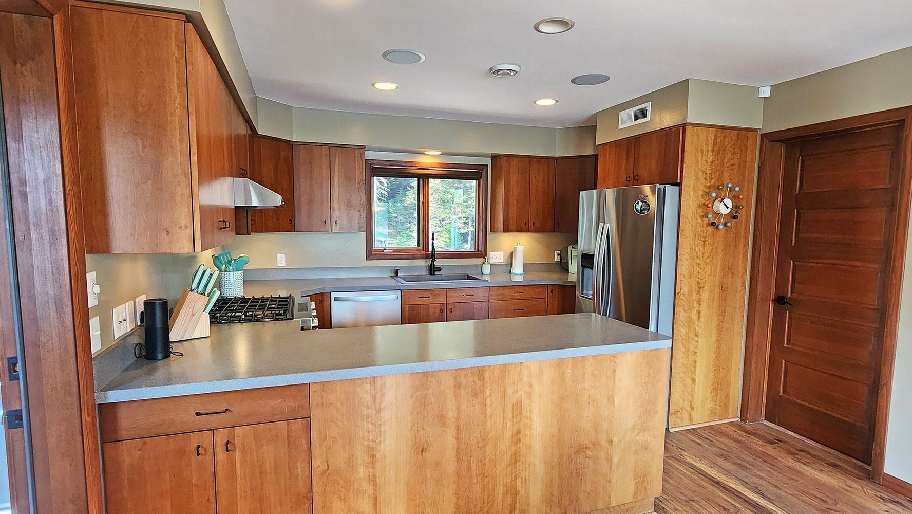 989 Lake Of The Woods Lane, Bigfork, MT 59911