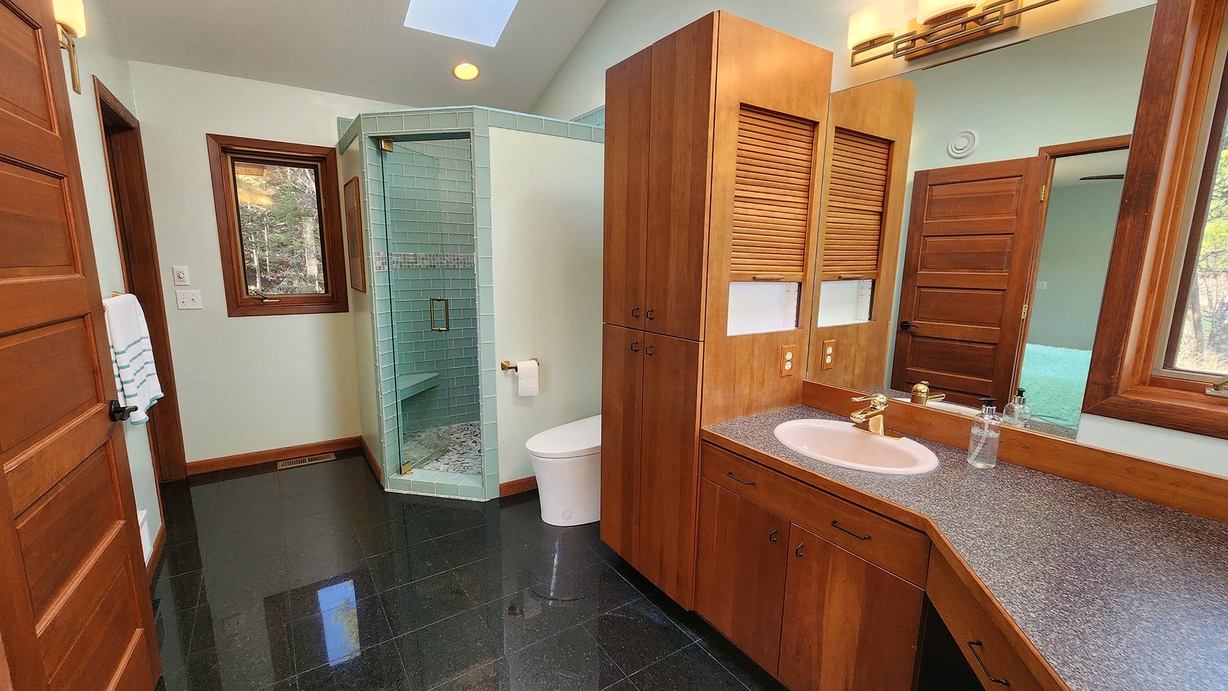 989 Lake Of The Woods Lane, Bigfork, MT 59911