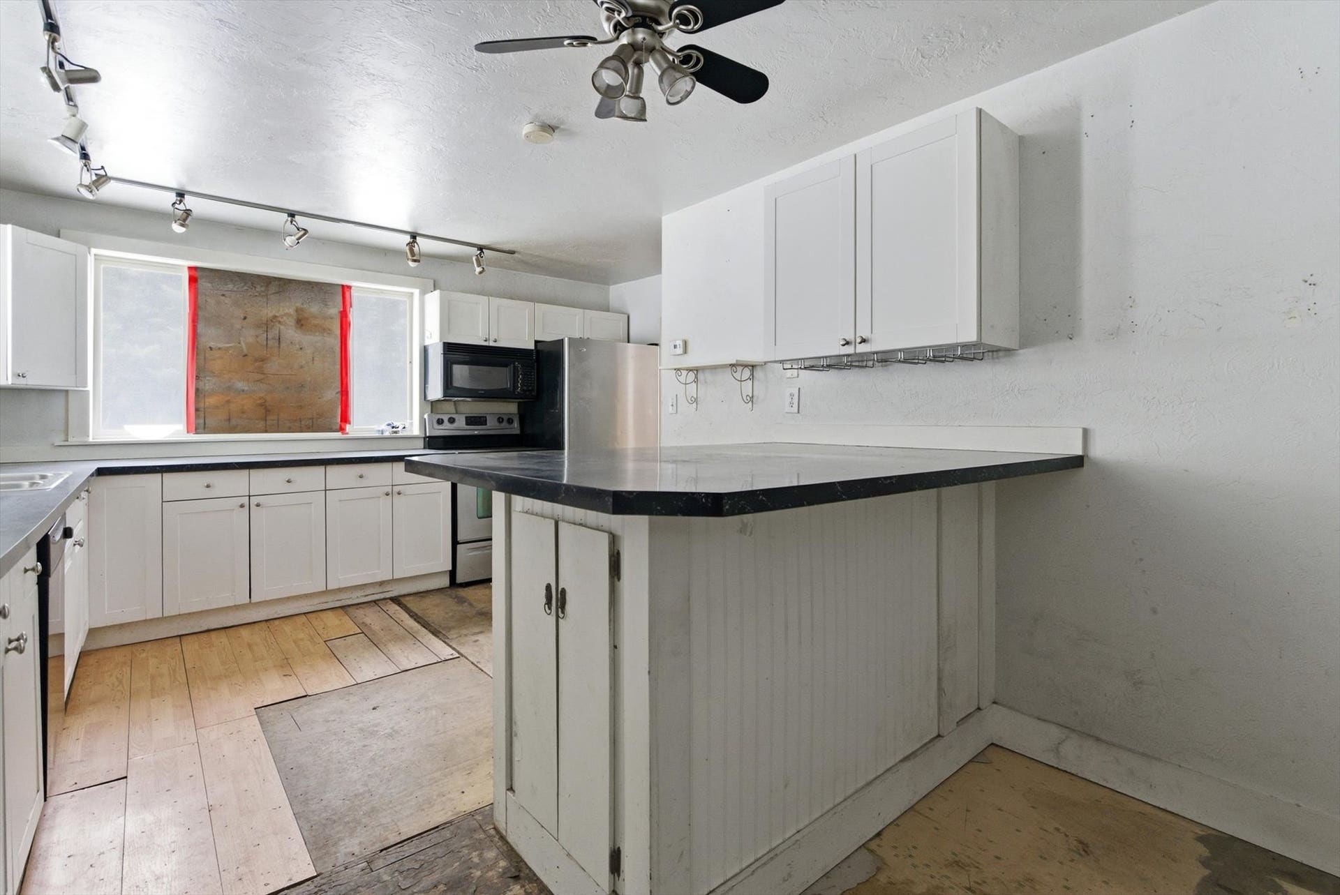 9590 US Hwy 2 E, Martin City, MT 59926 Main home kitchen