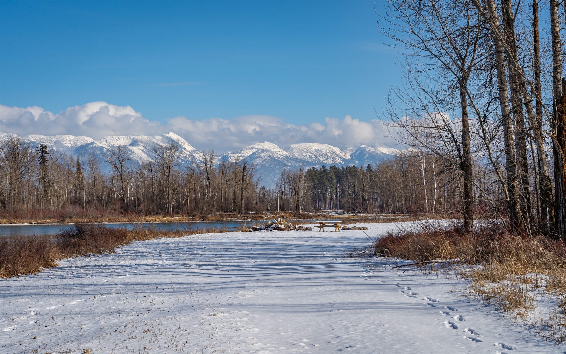 905 Wagner Lane, Kalispell, MT 59901 Road into property