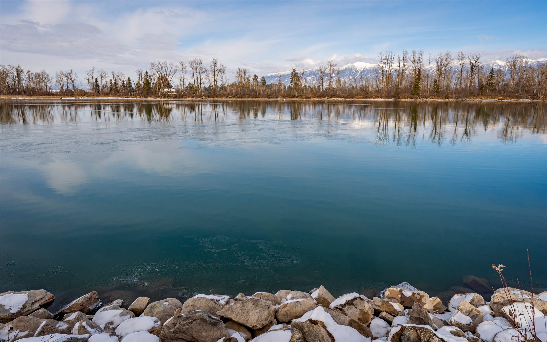 905 Wagner Lane, Kalispell, MT 59901 Close up of shoreline