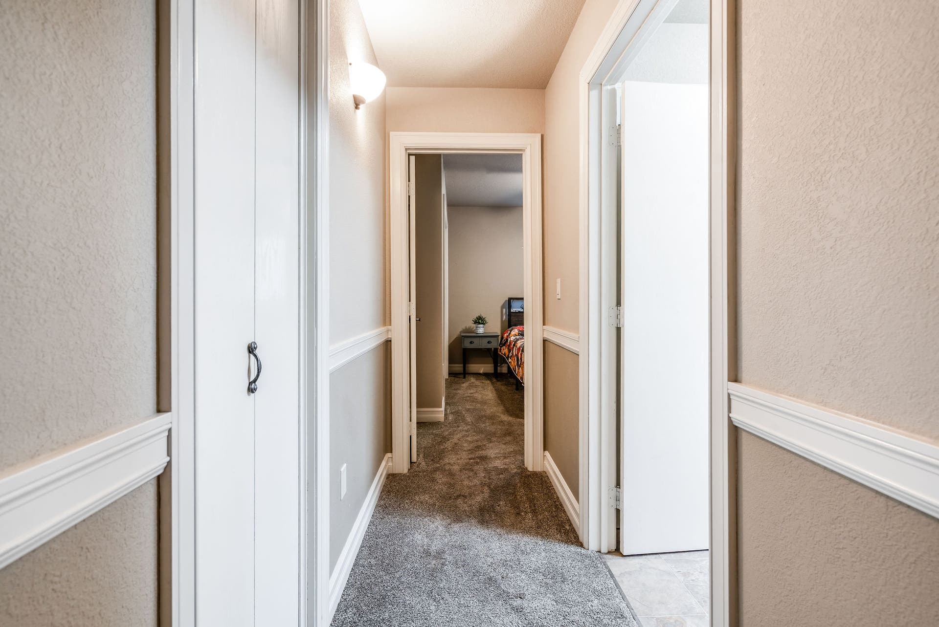 163 Crestview Drive, Bigfork, MT 59911 Clean and well-lit hallway