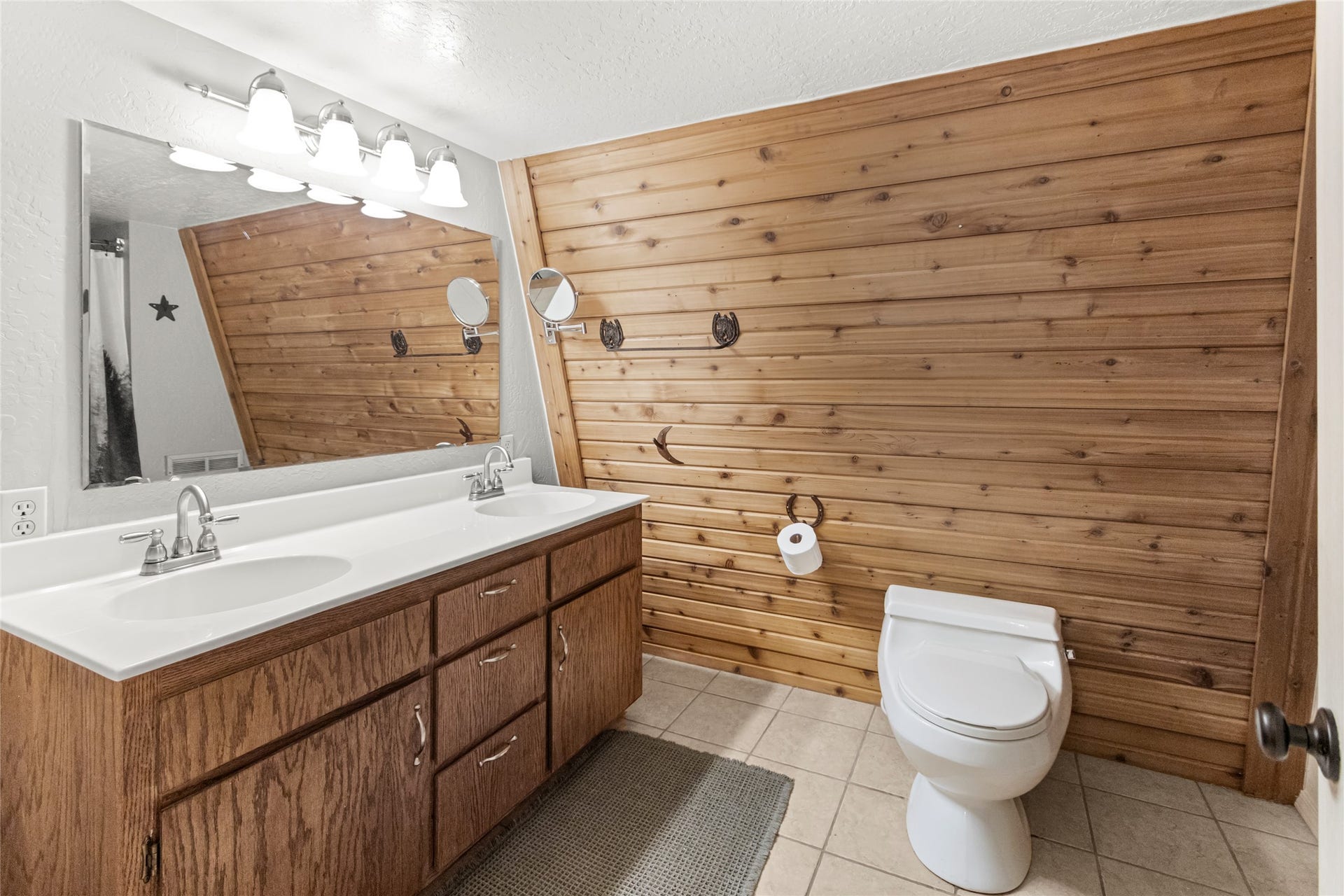 13034 Red Owl Trail, Bigfork, MT 59911 Upstairs Bathroom
