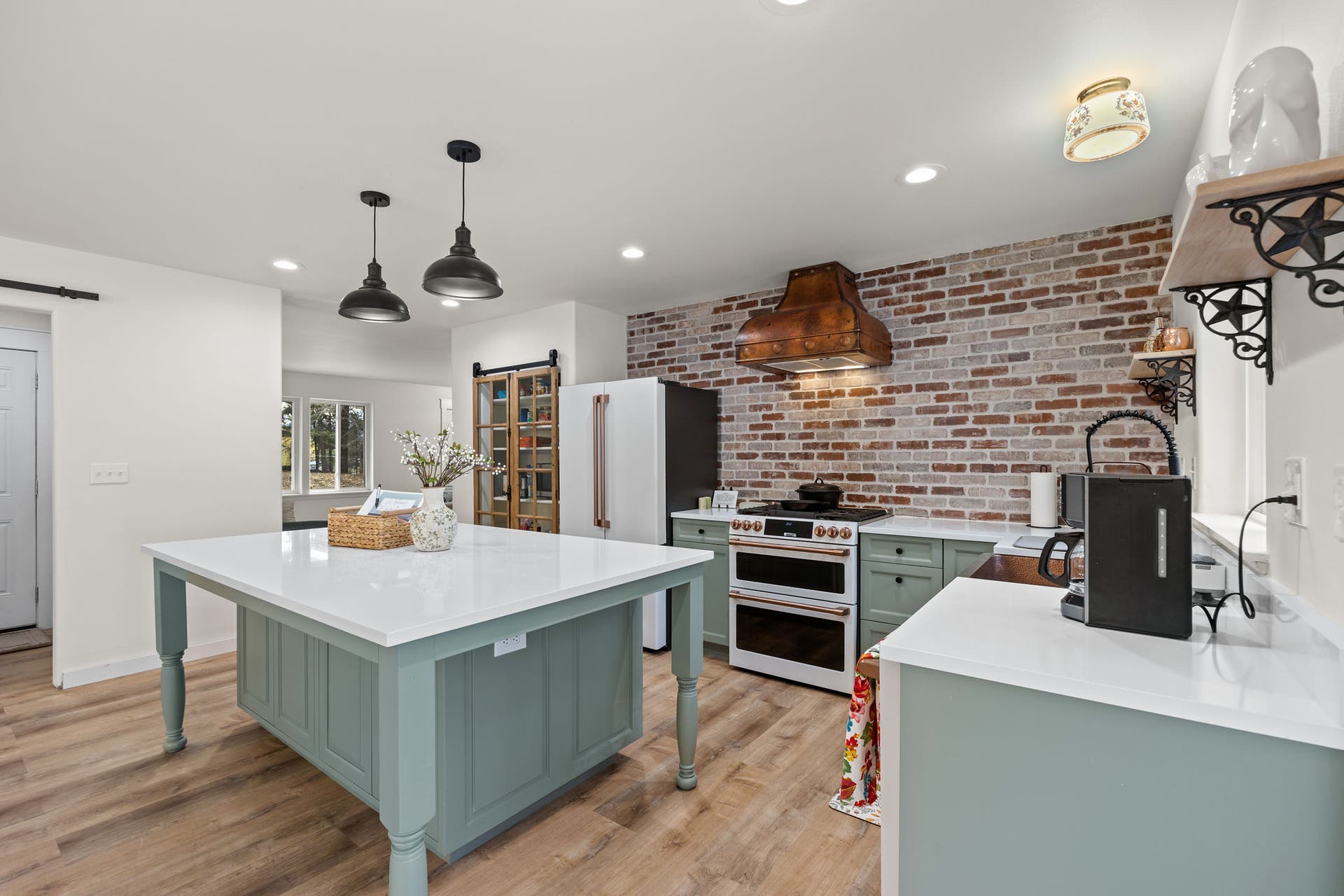 620 Swan River Road, Bigfork, MT 59911 ...with all new GE Cafe Appliances...