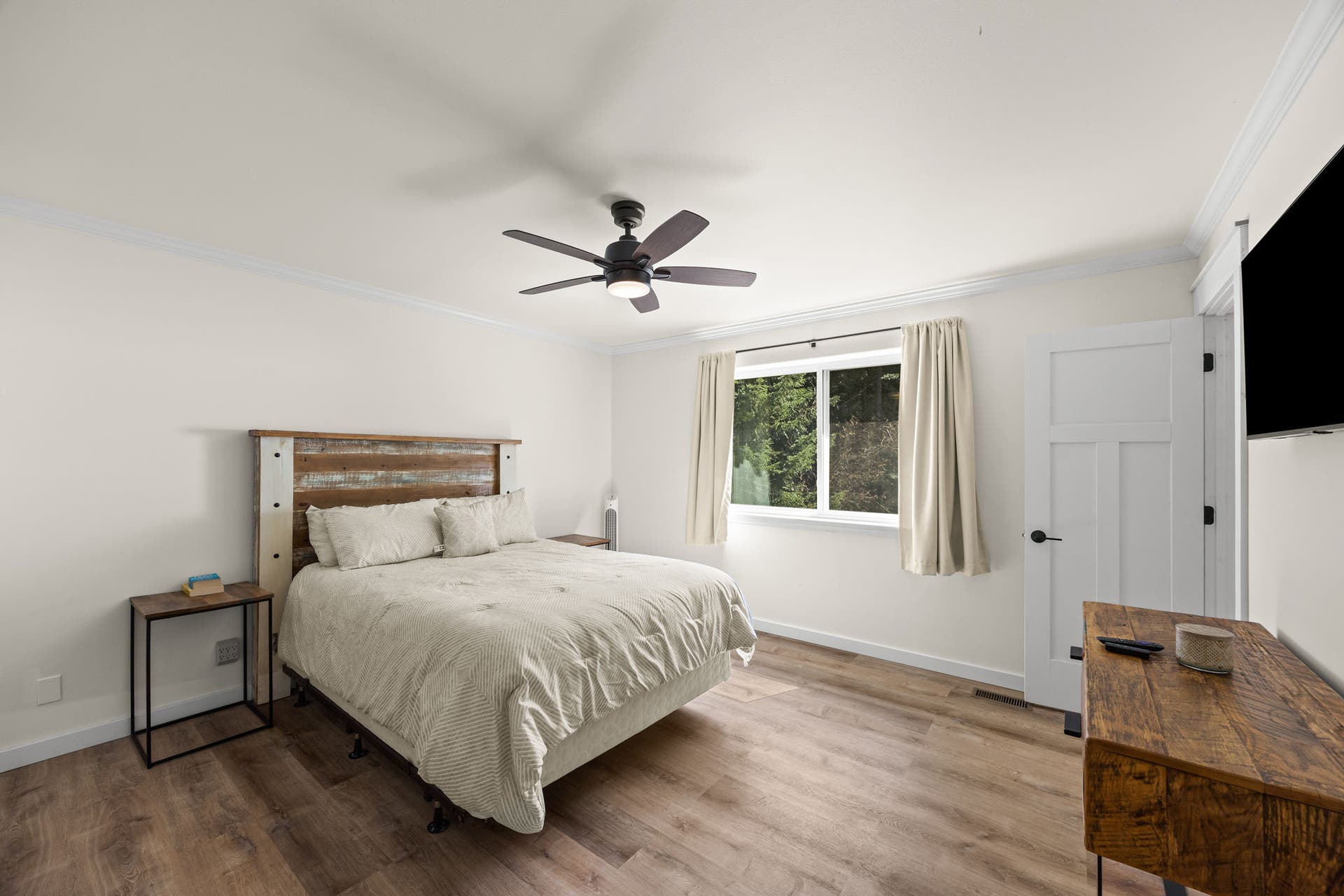 620 Swan River Road, Bigfork, MT 59911 Primary Bedroom