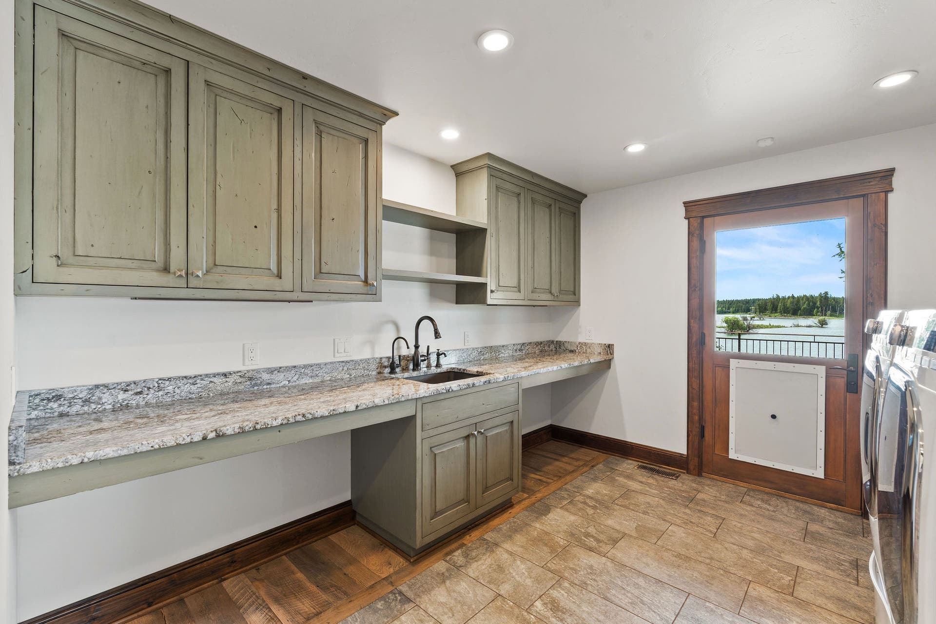 569 E Village Drive, Bigfork, MT 59911 569 E Village Drive, Bigfork, MT 59911