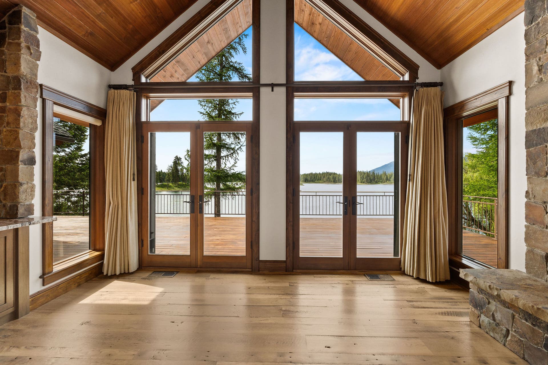 569 E Village Drive, Bigfork, MT 59911 569 E Village Drive, Bigfork, MT 59911
