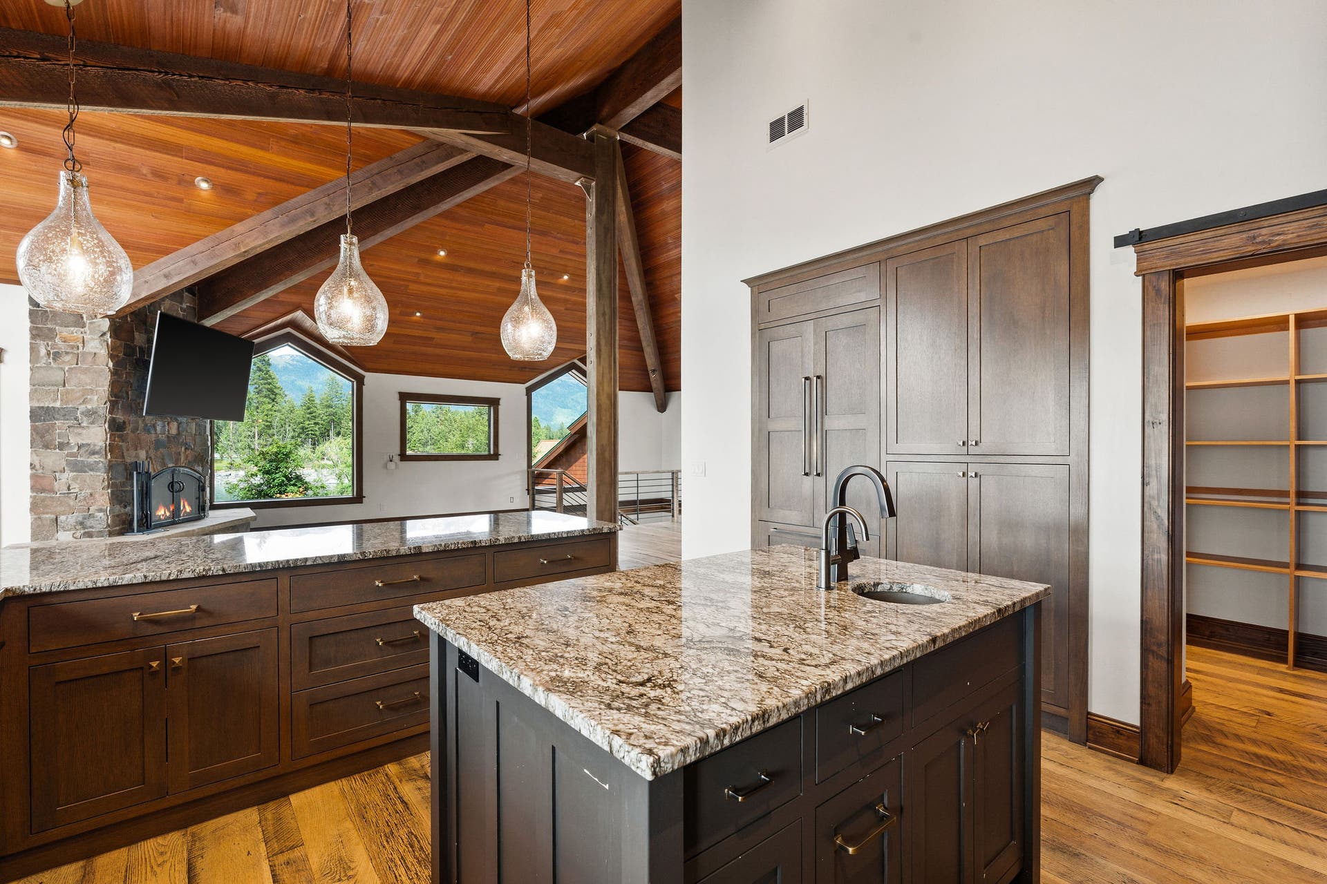 569 E Village Drive, Bigfork, MT 59911 569 E Village Drive, Bigfork, MT 59911