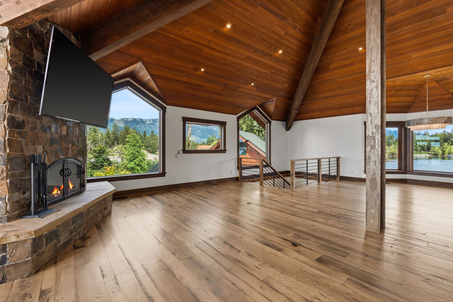 569 E Village Drive, Bigfork, MT 59911 569 E Village Drive, Bigfork, MT 59911