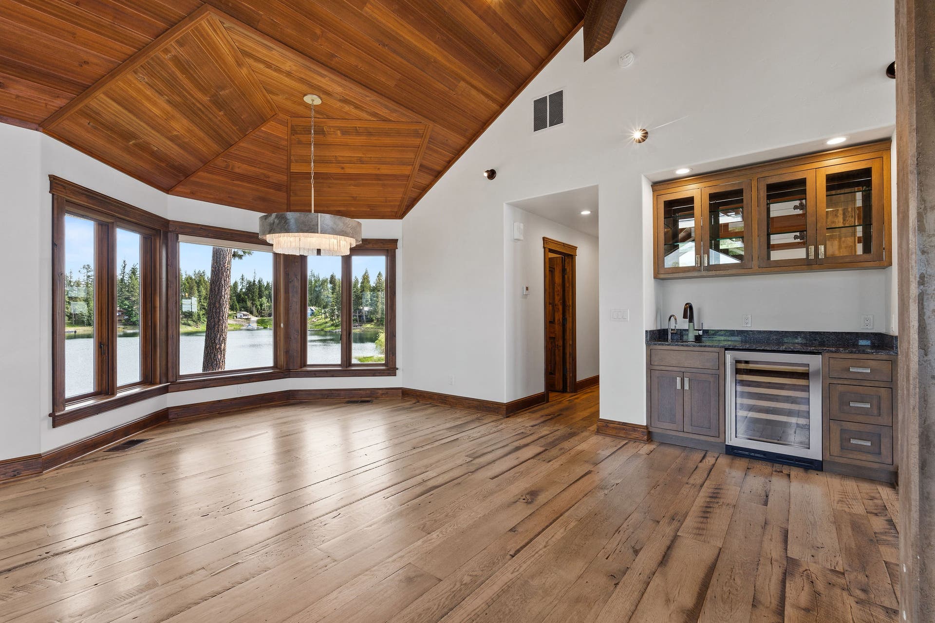 569 E Village Drive, Bigfork, MT 59911 569 E Village Drive, Bigfork, MT 59911