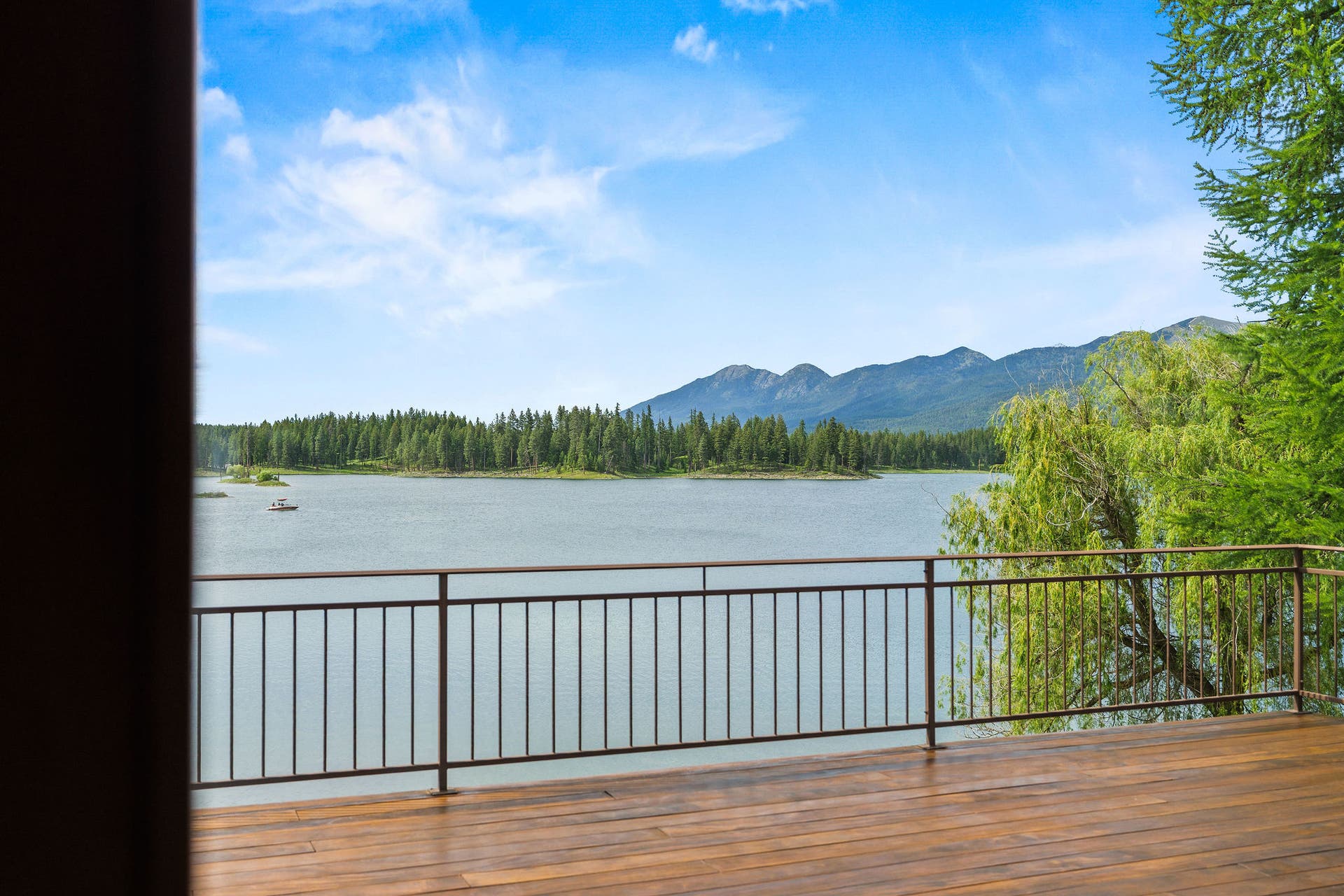 569 E Village Drive, Bigfork, MT 59911 569 E Village Drive, Bigfork, MT 59911