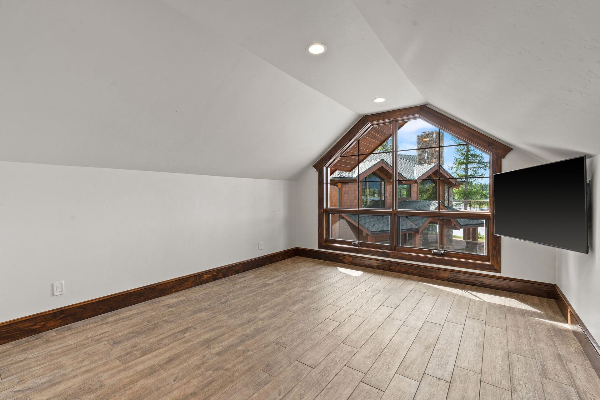 569 E Village Drive, Bigfork, MT 59911 569 E Village Drive, Bigfork, MT 59911