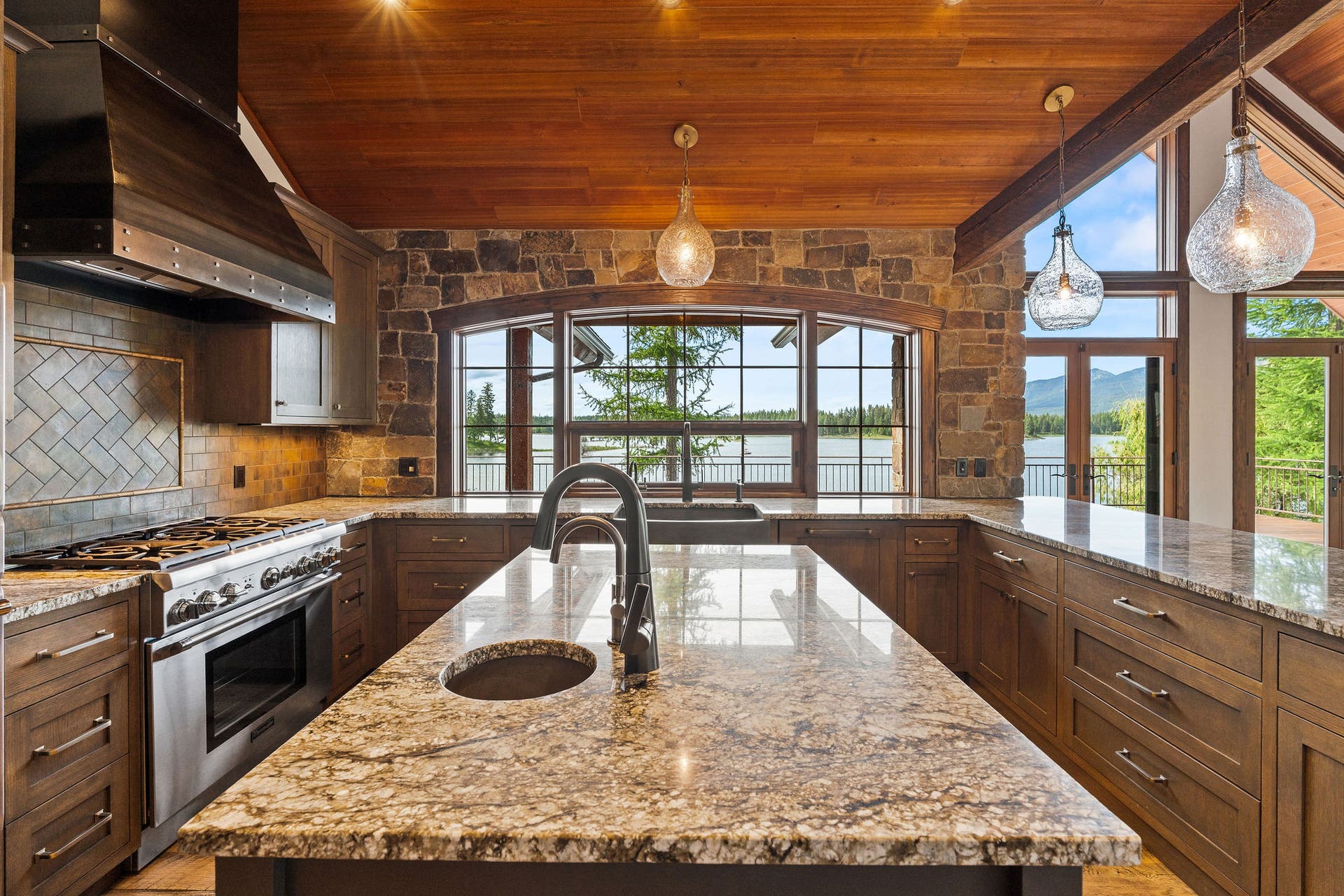 569 E Village Drive, Bigfork, MT 59911 569 E Village Drive, Bigfork, MT 59911