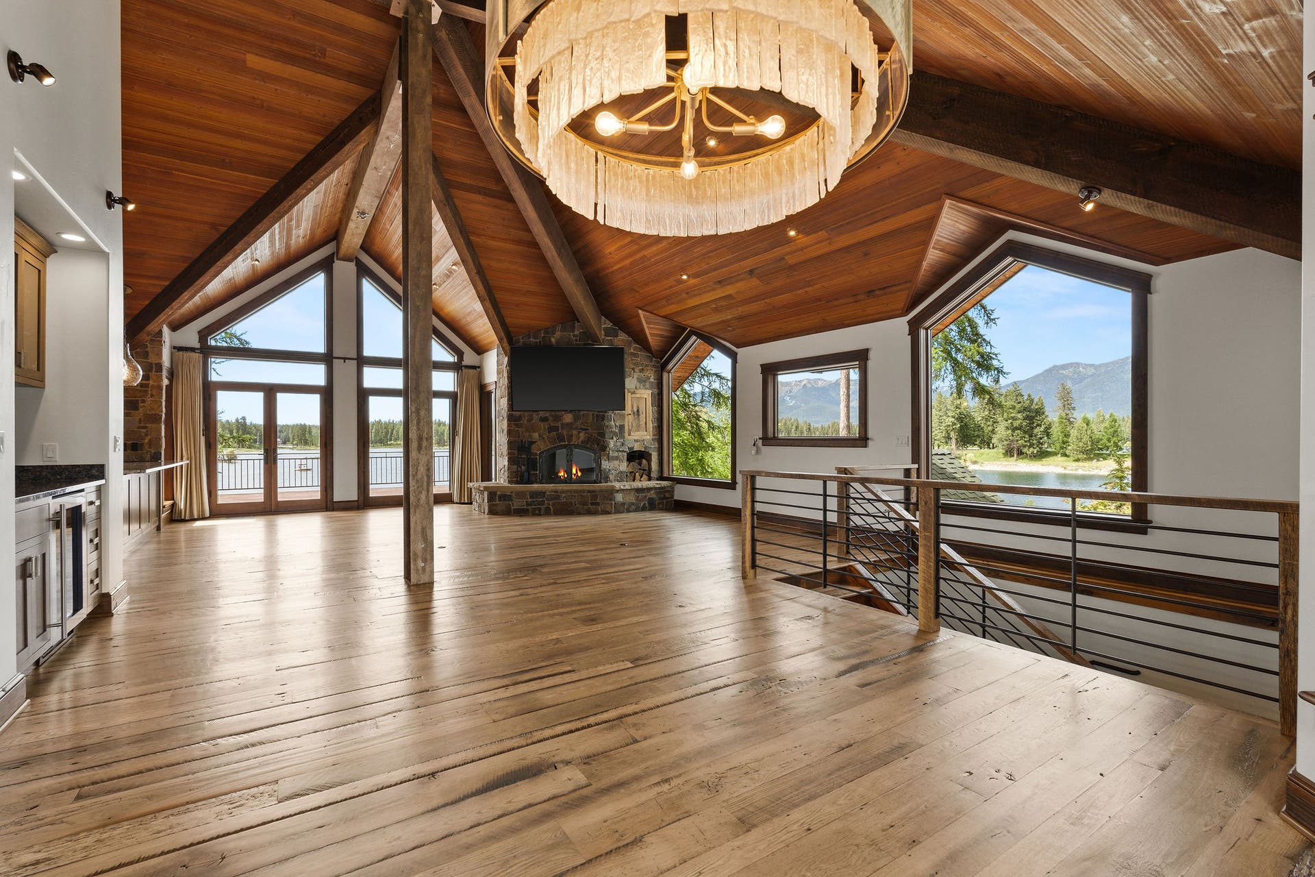 569 E Village Drive, Bigfork, MT 59911 569 E Village Drive, Bigfork, MT 59911